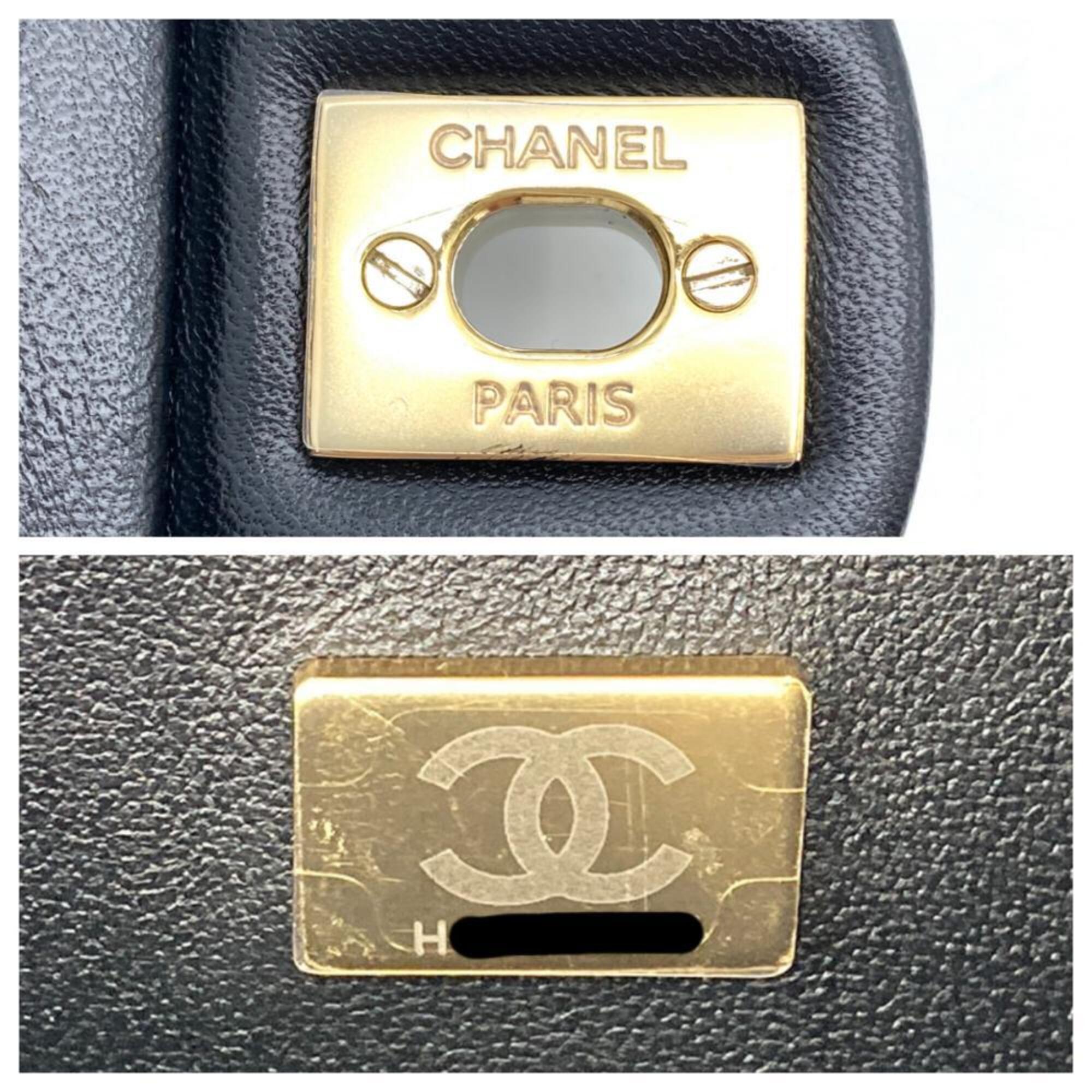Chanel Black Leather Shoulder Bag (Pre-Owned)