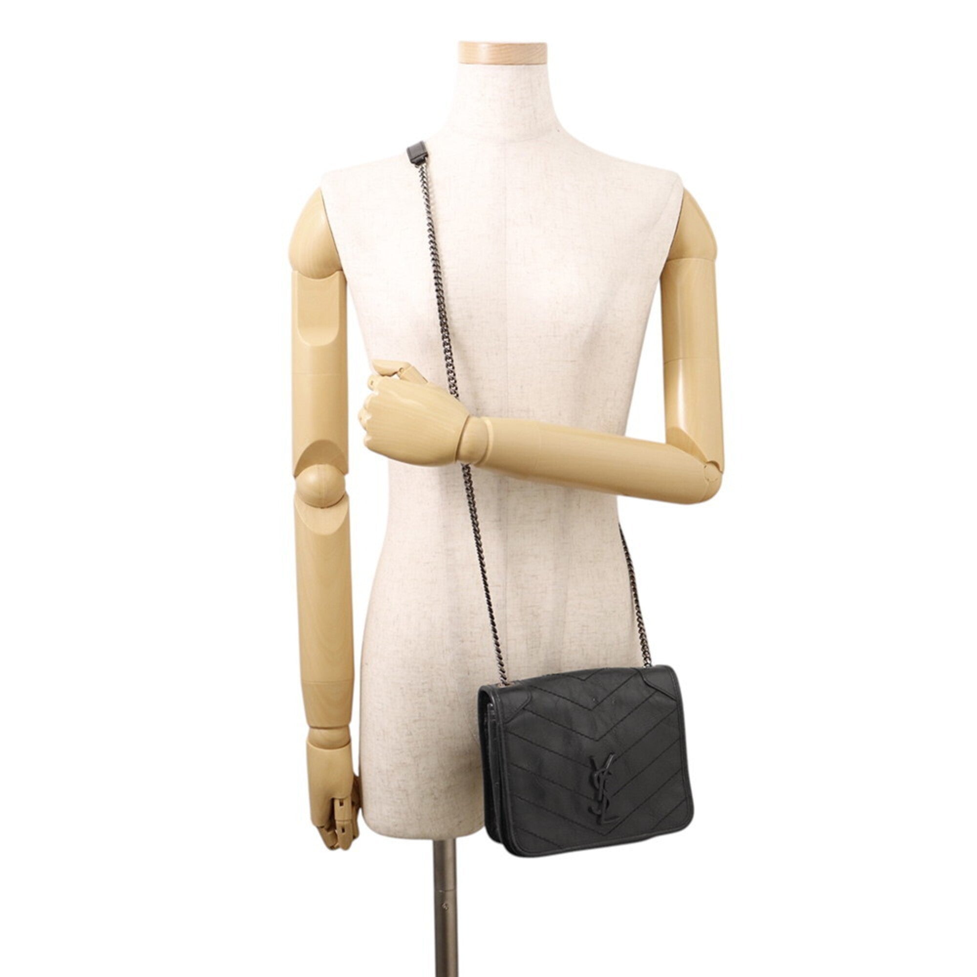 Yves Saint Laurent Black Leather Shoulder Bag (Pre-Owned)