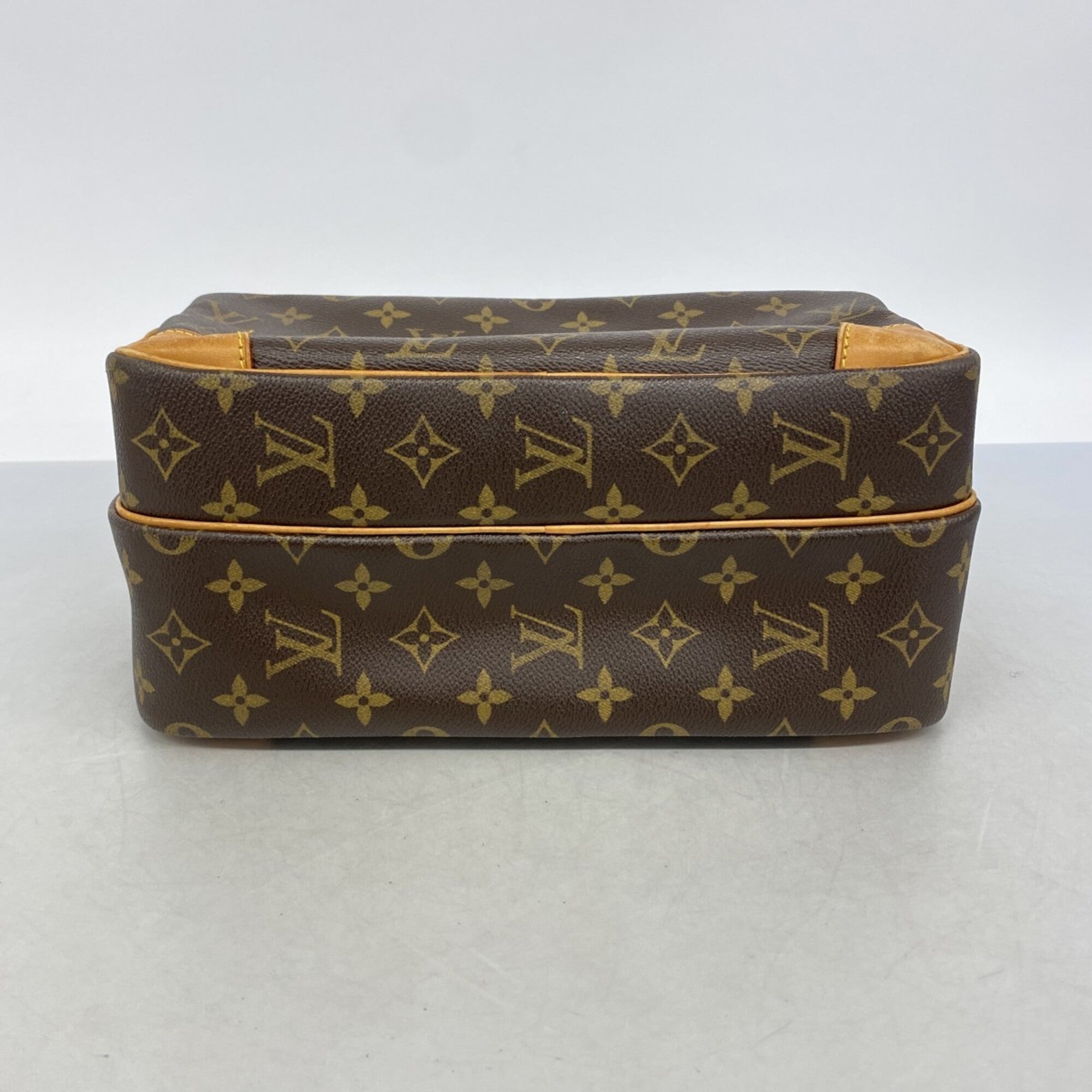 Louis Vuitton Brown Shoulder Bag (Pre-Owned)