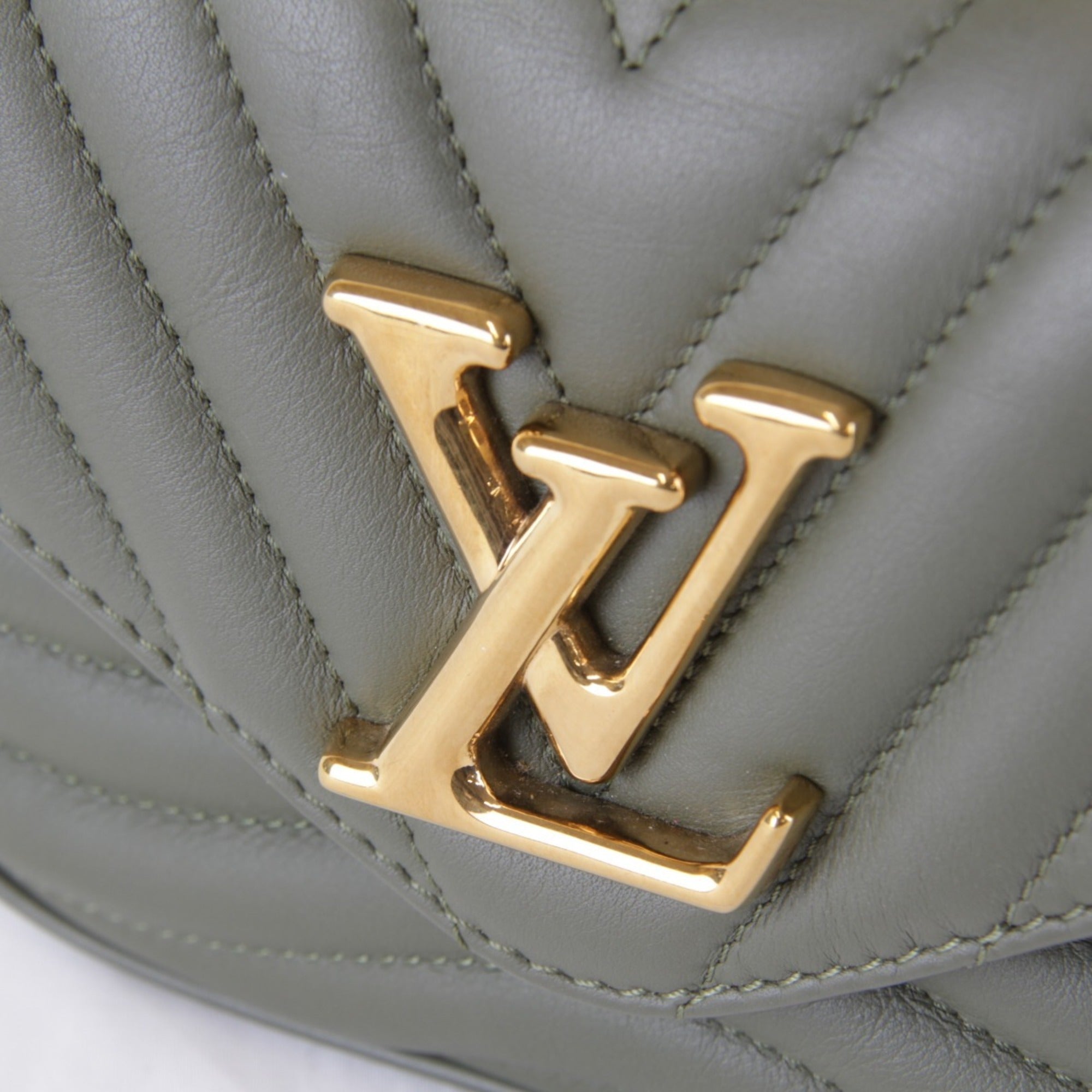 Louis Vuitton Khaki Leather Shoulder Bag (Pre-Owned)