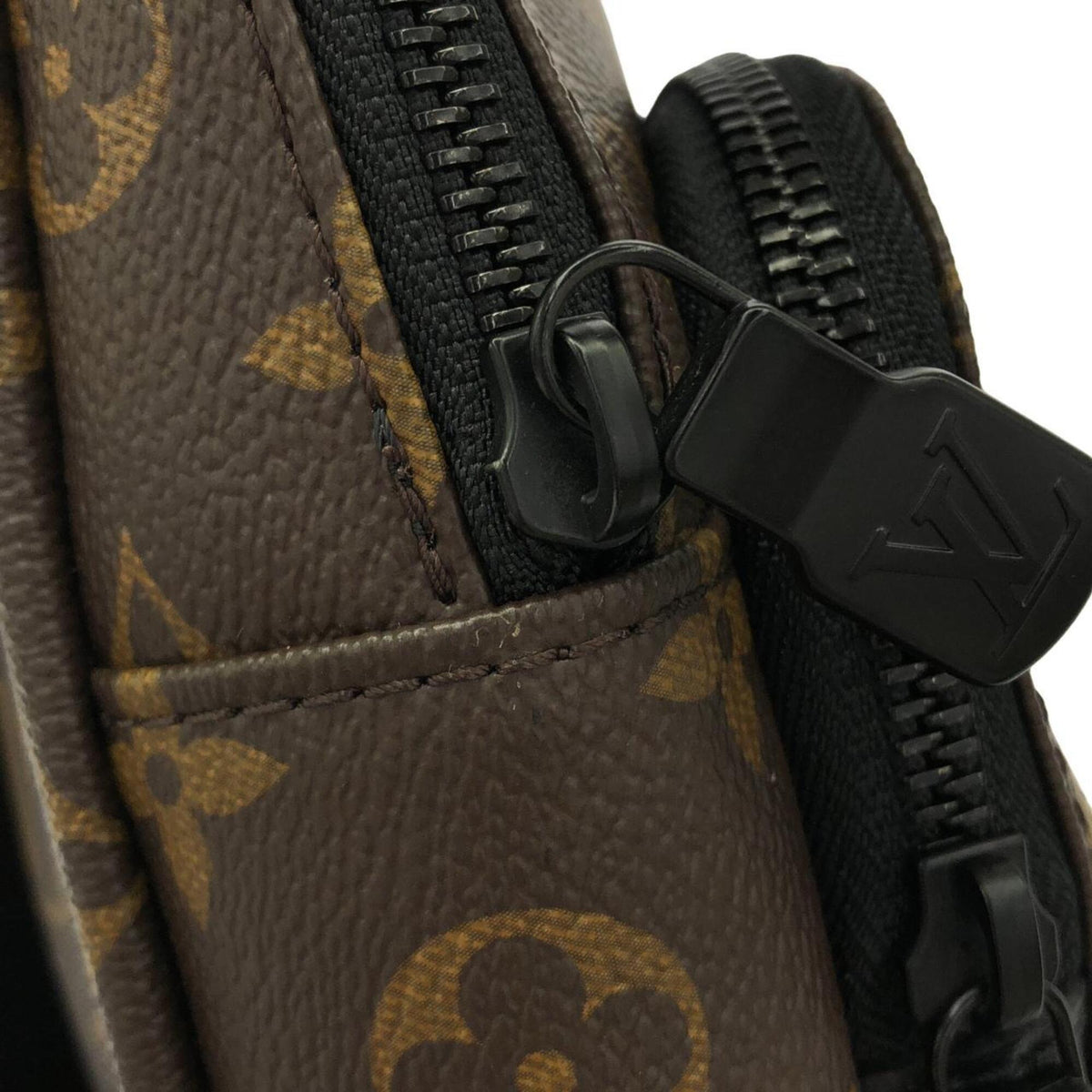 Louis Vuitton Marron Coated Canvas Shoulder Bag (Pre-Owned)