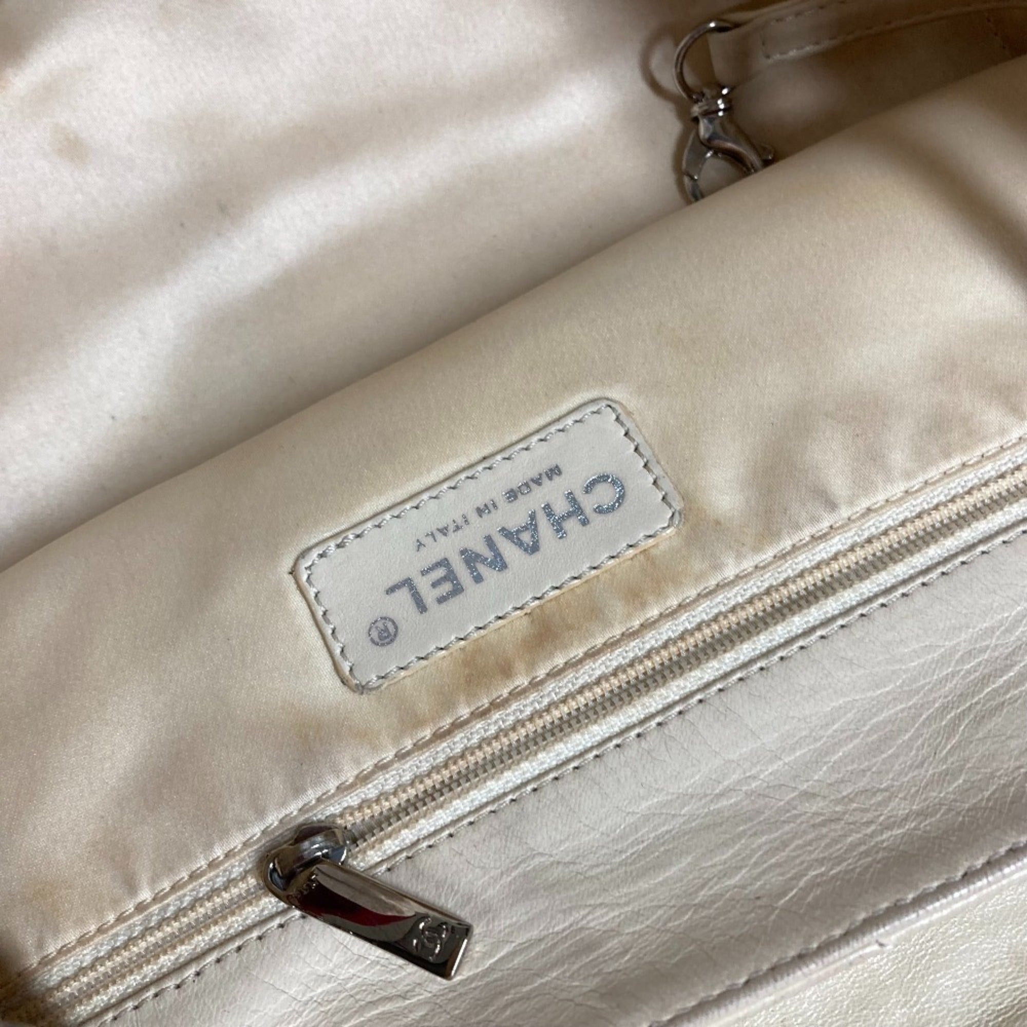 Chanel Beige Black Leather Shoulder Bag (Pre-Owned)