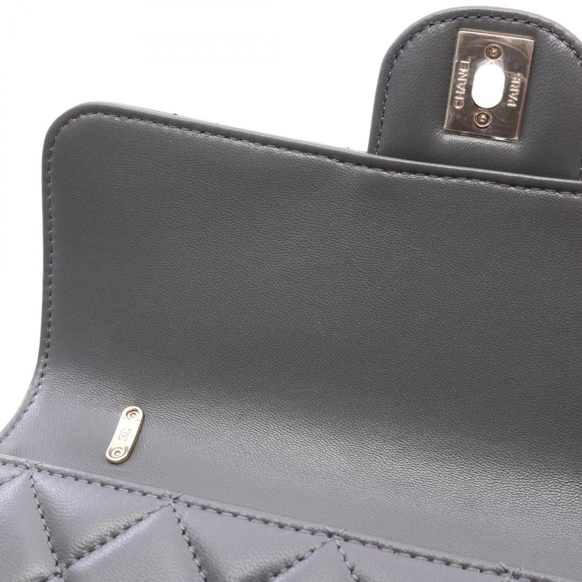 Chanel Gray Leather Handbag Shoulder Bag (Pre-Owned)