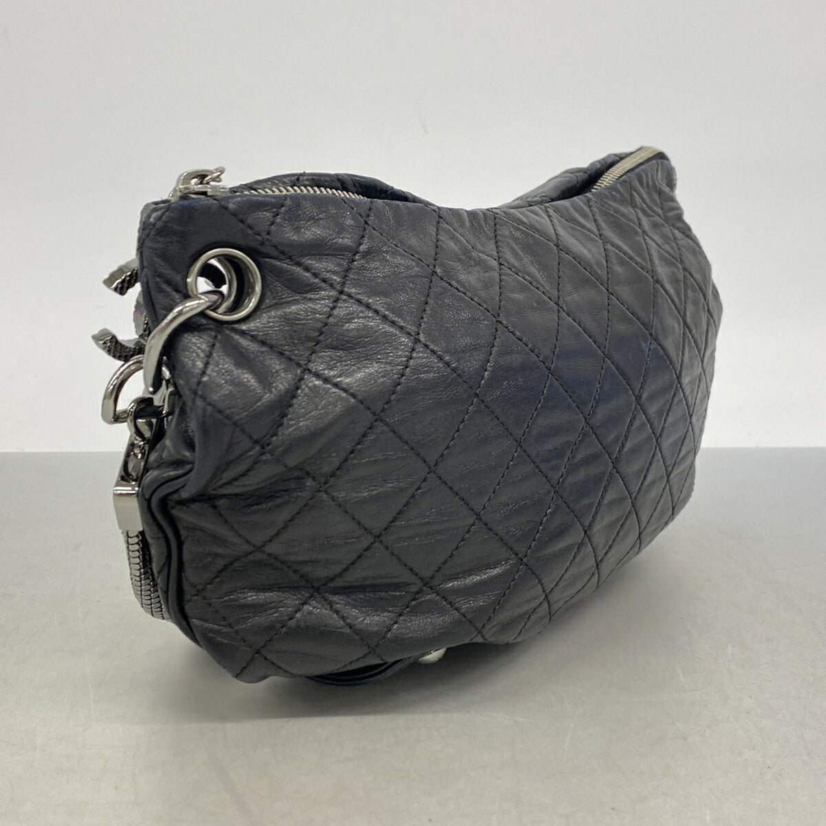 Chanel Black Leather Shoulder Bag (Pre-Owned)