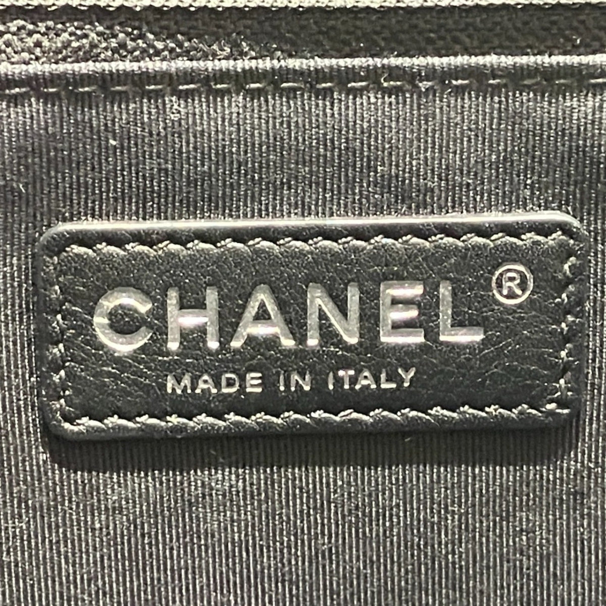 Chanel Black Leather Shoulder Bag (Pre-Owned)