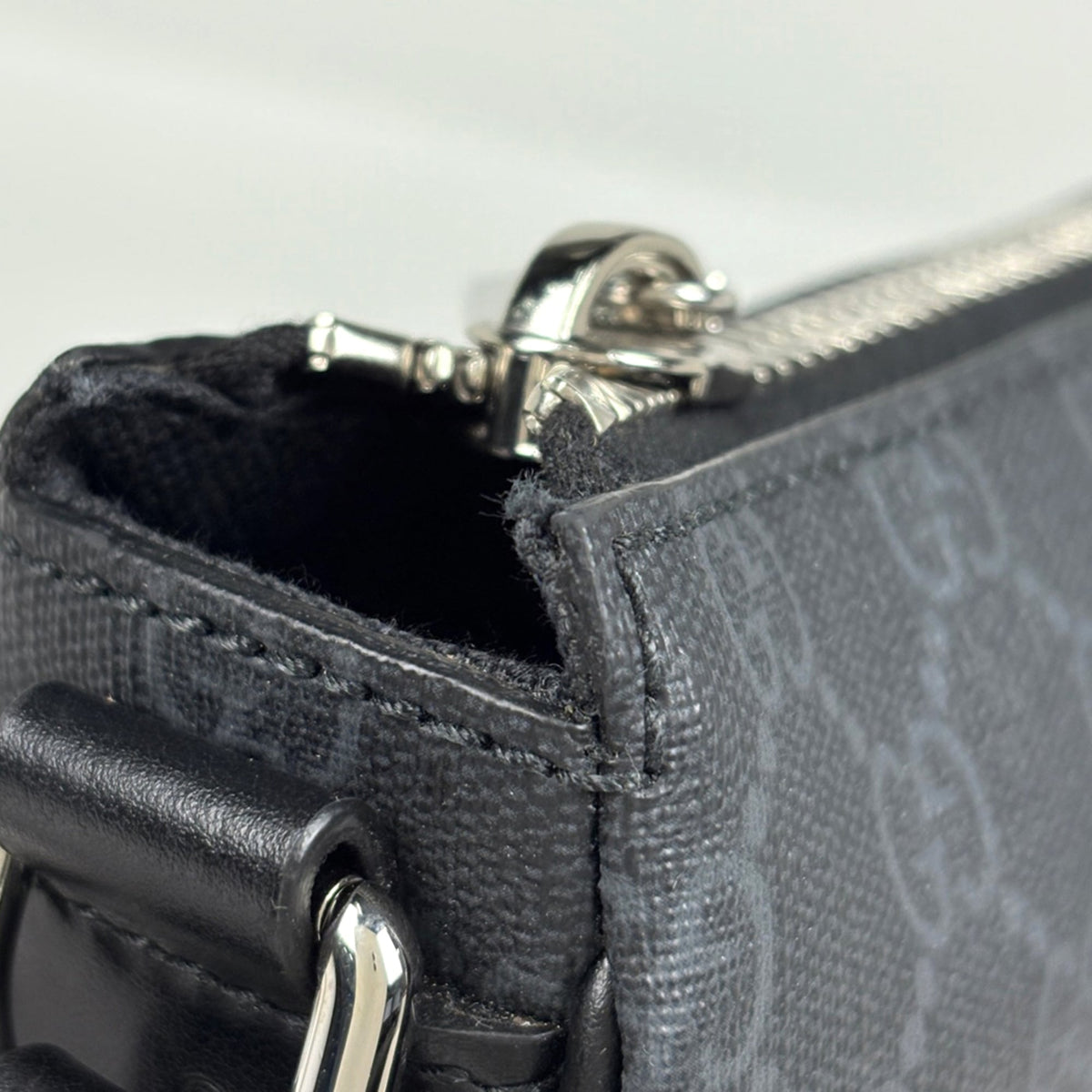 Gucci Black Coated Canvas Leather Shoulder Bag (Pre-Owned)