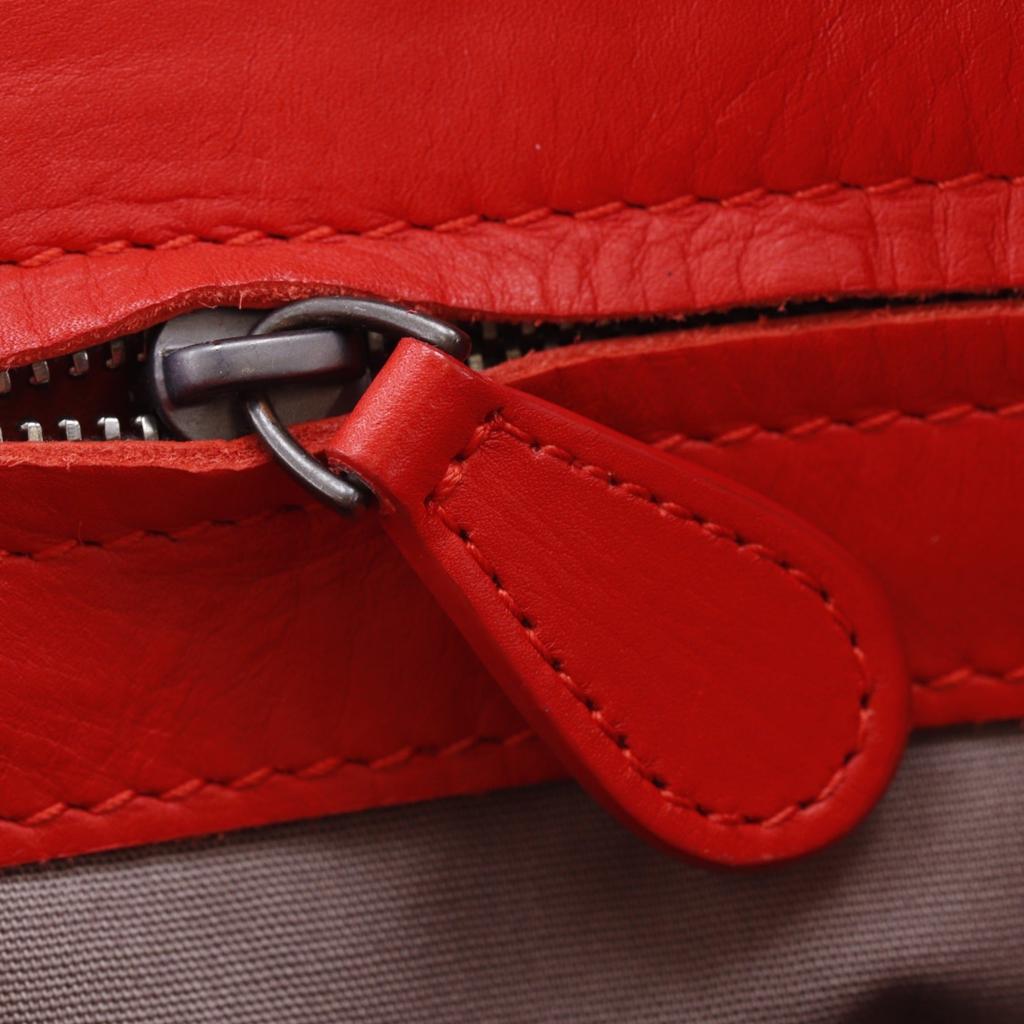 Bottega Veneta Intrecciato Red Color Intrecciato Shoulder Bag (Pre-Owned)