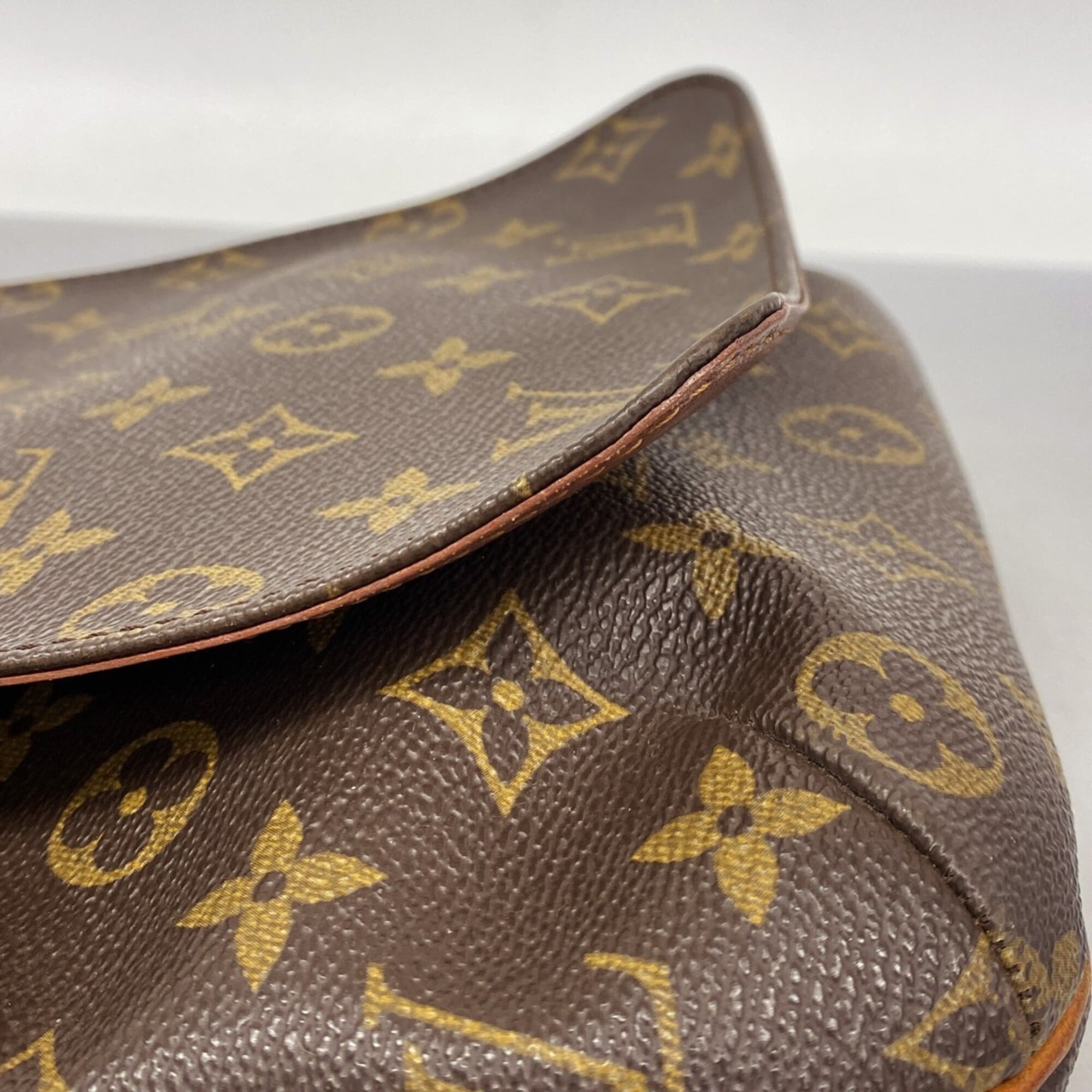 Louis Vuitton Brown Shoulder Bag (Pre-Owned)