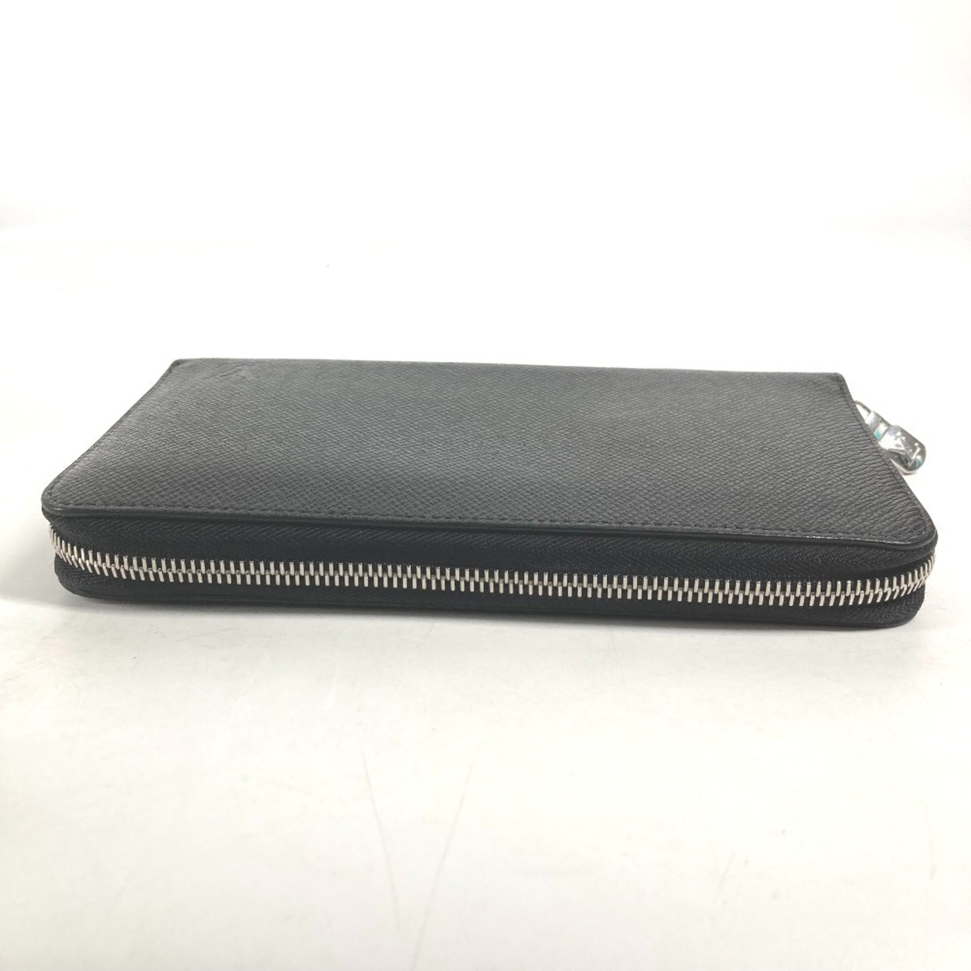 Louis Vuitton Black Taiga Leather Long Wallet (Bi-Fold) (Pre-Owned)