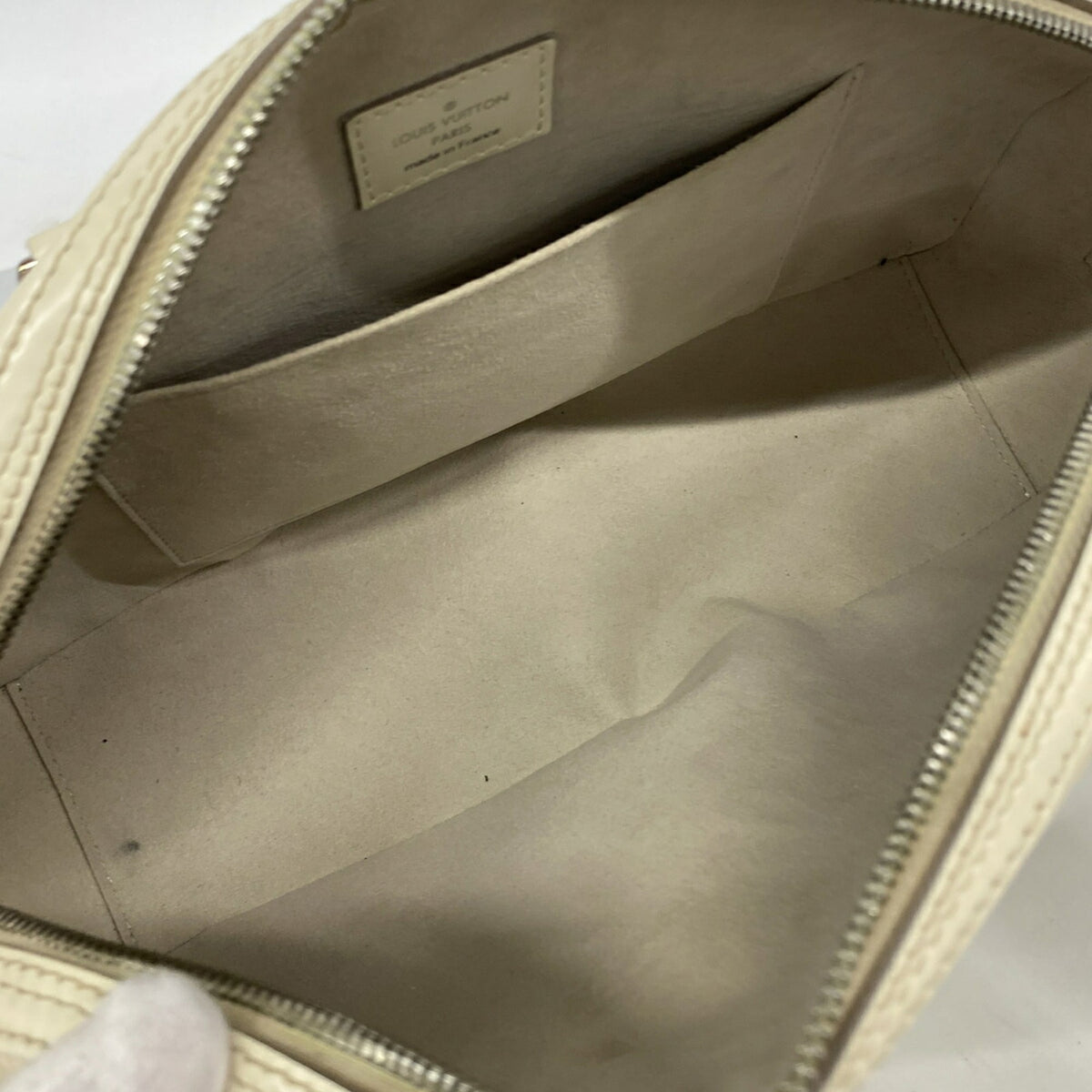 Louis Vuitton Lv Off White Handbag (Pre-Owned)