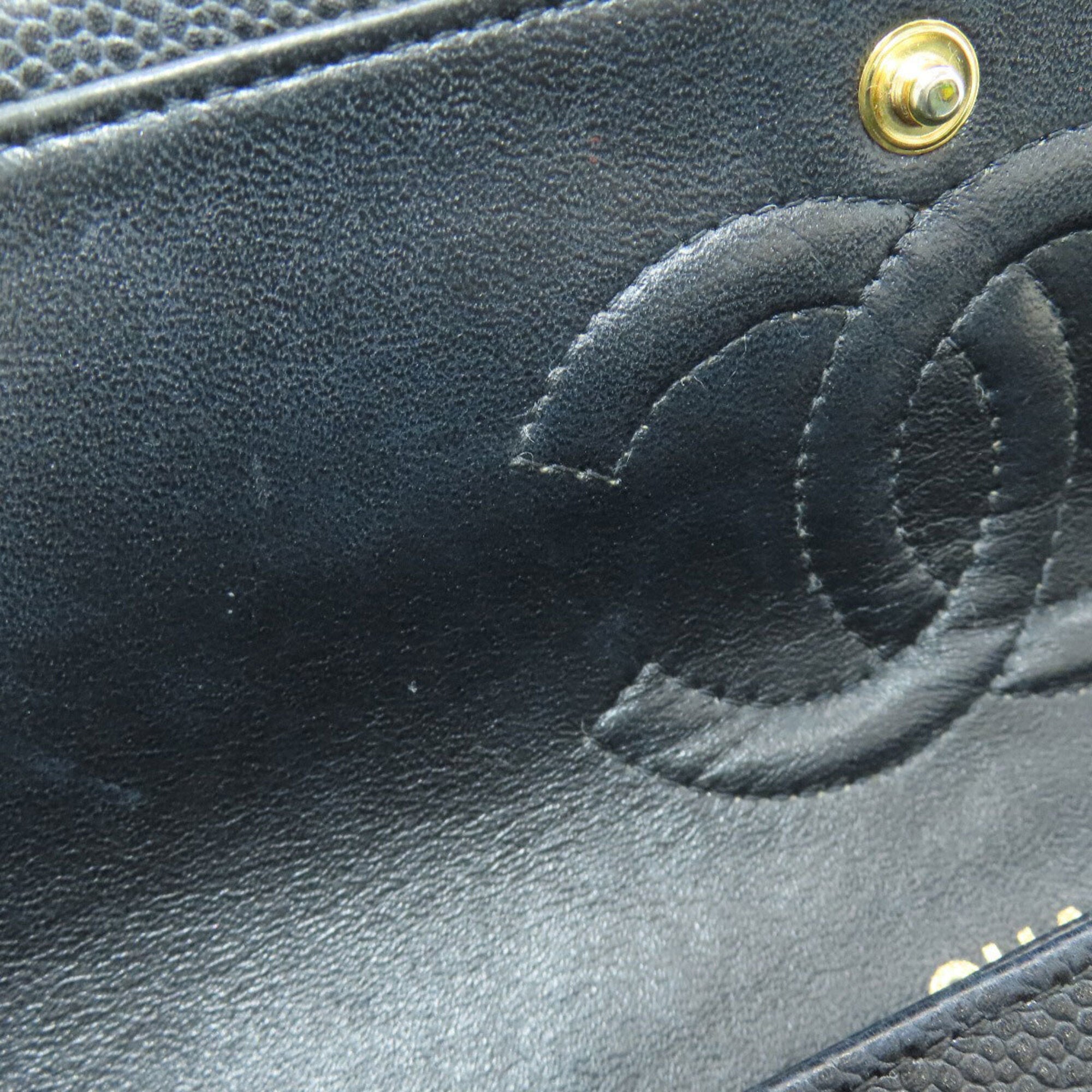 Chanel Black Leather Shoulder Bag (Pre-Owned)