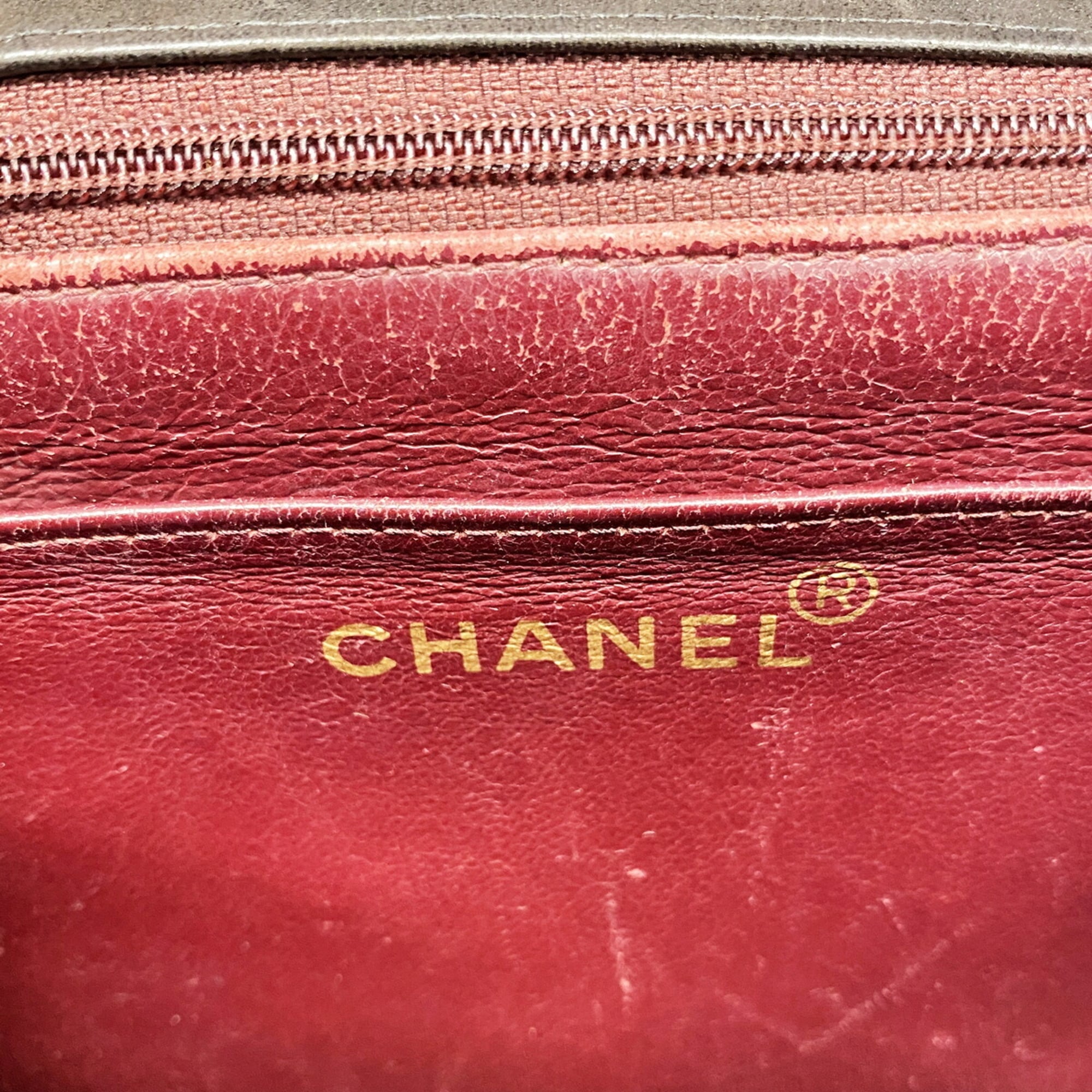 Chanel Black Leather Shoulder Bag (Pre-Owned)