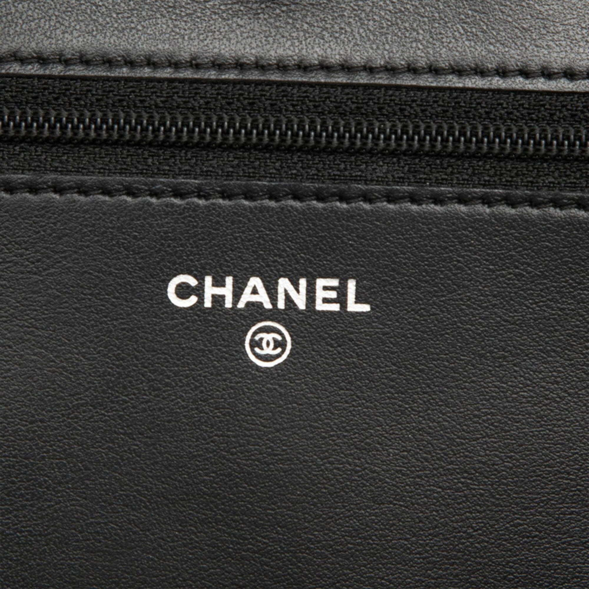 Chanel Matelasse Black Grained Calfskin Shoulder Bag (Pre-Owned)
