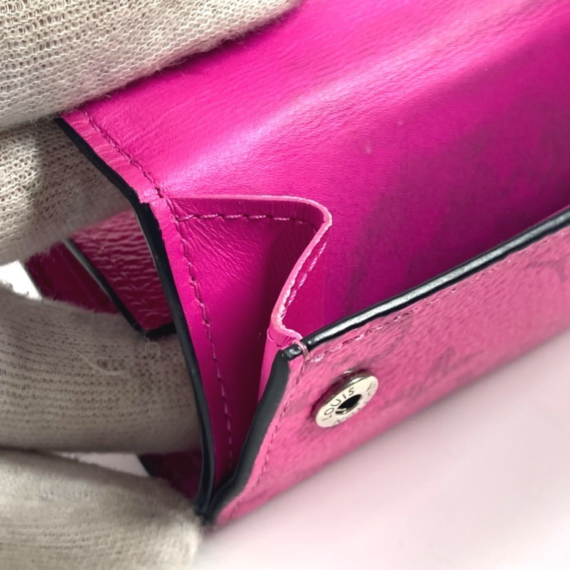 Louis Vuitton Pink Taiga Leather Wallet (Tri-Fold) (Pre-Owned)