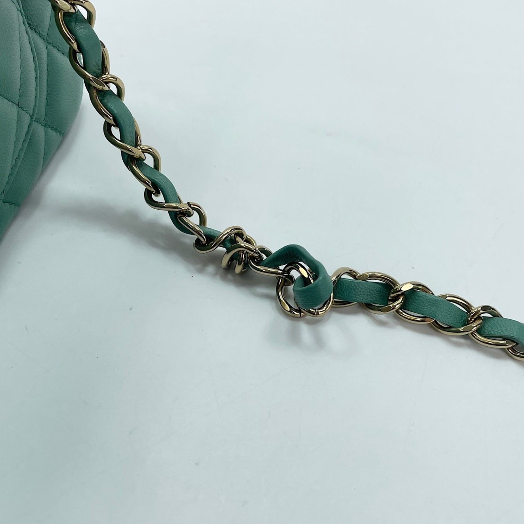 Chanel Green Shoulder Bag (Pre-Owned)
