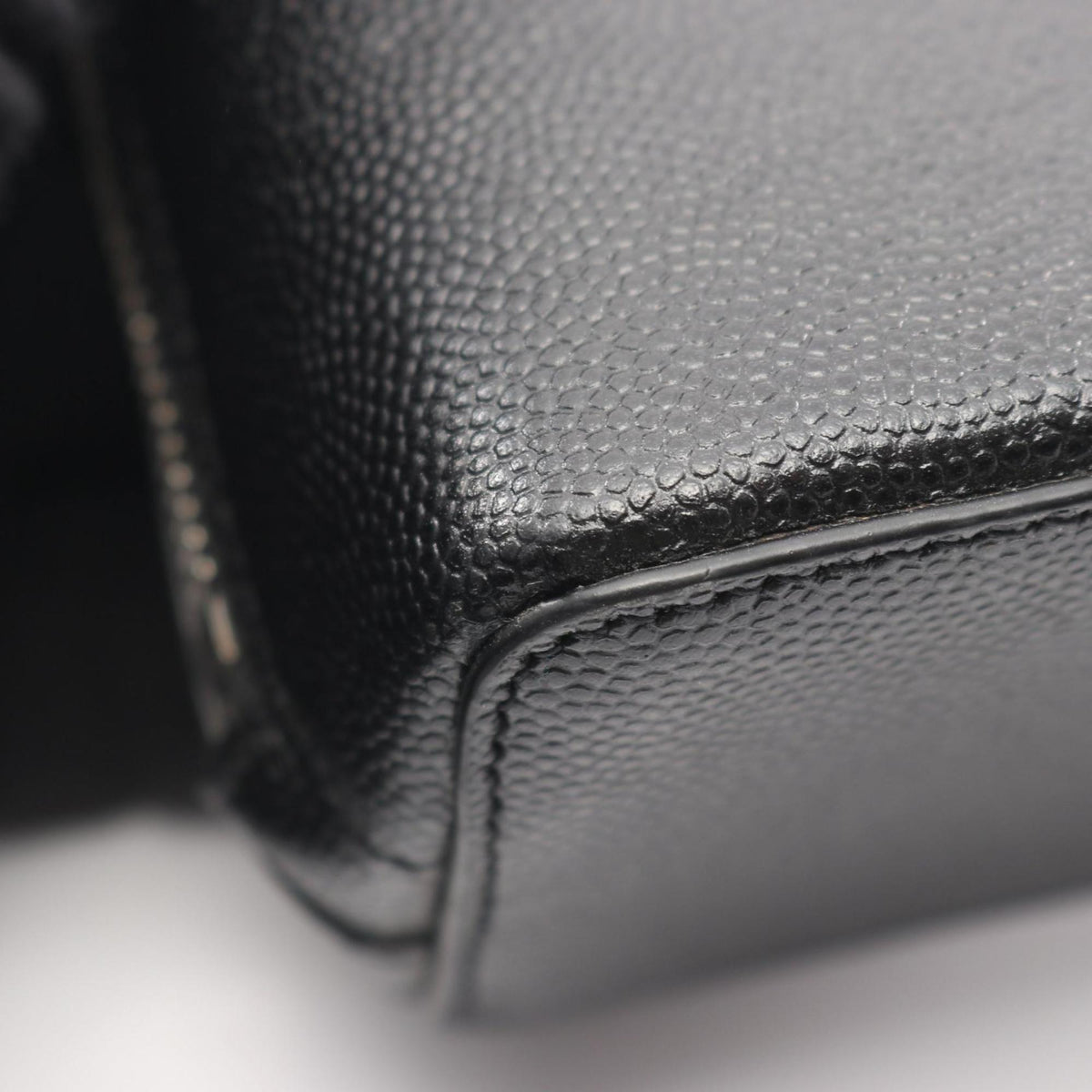 Yves Saint Laurent Black Leather Pouch (Pre-Owned)