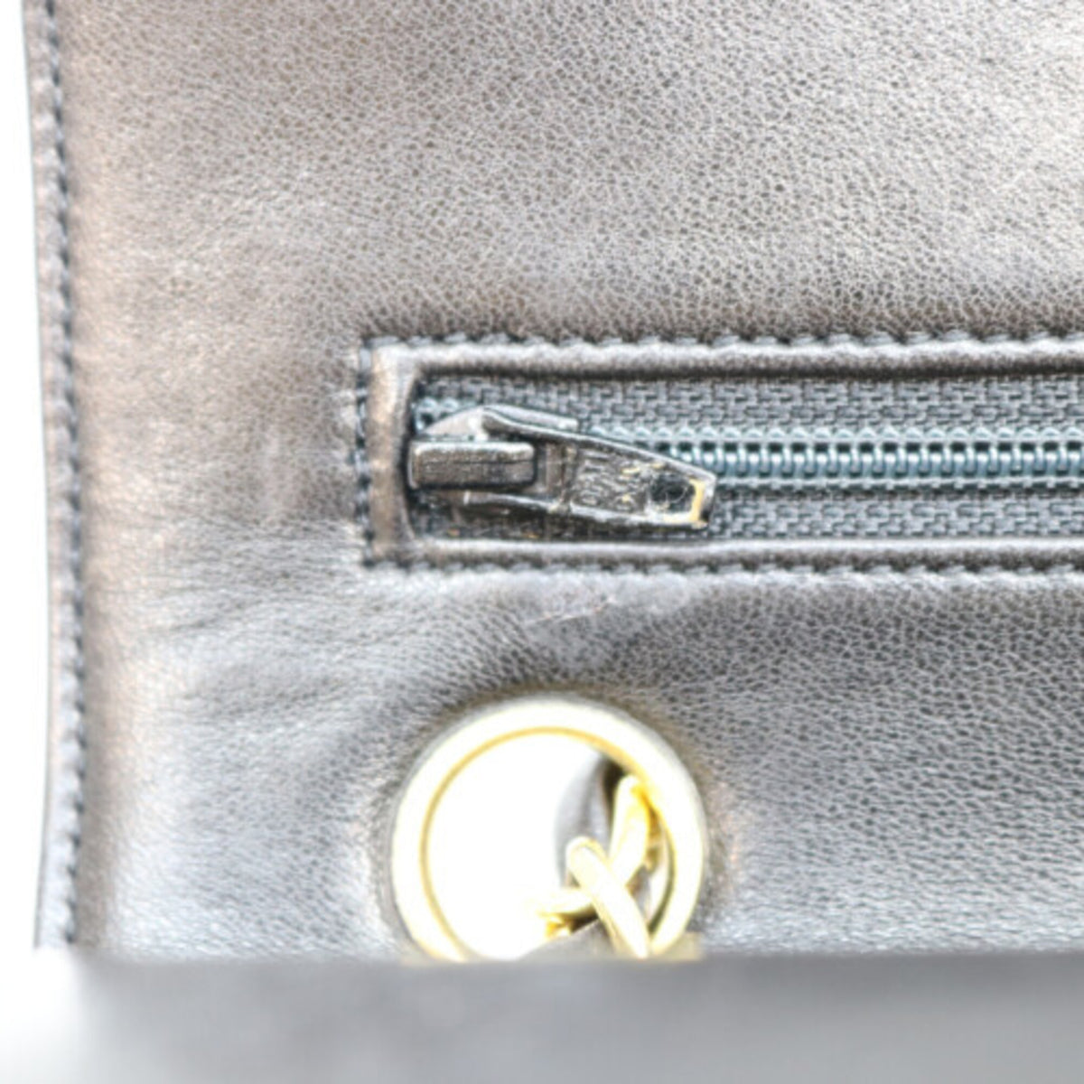 Chanel Black Leather Shoulder Bag (Pre-Owned)