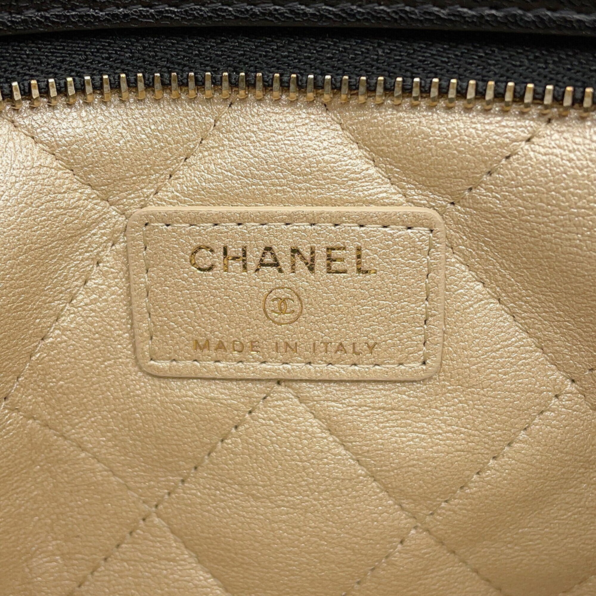 Chanel Black Leather Shoulder Bag (Pre-Owned)