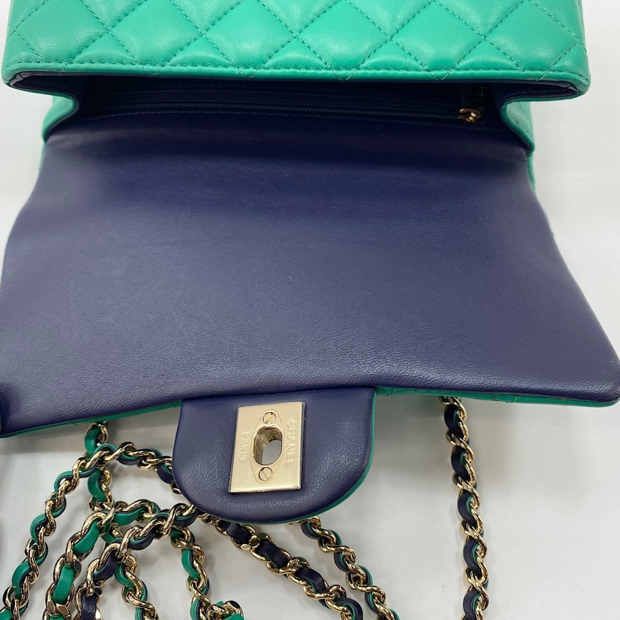 Chanel Green Handbag (Pre-Owned)