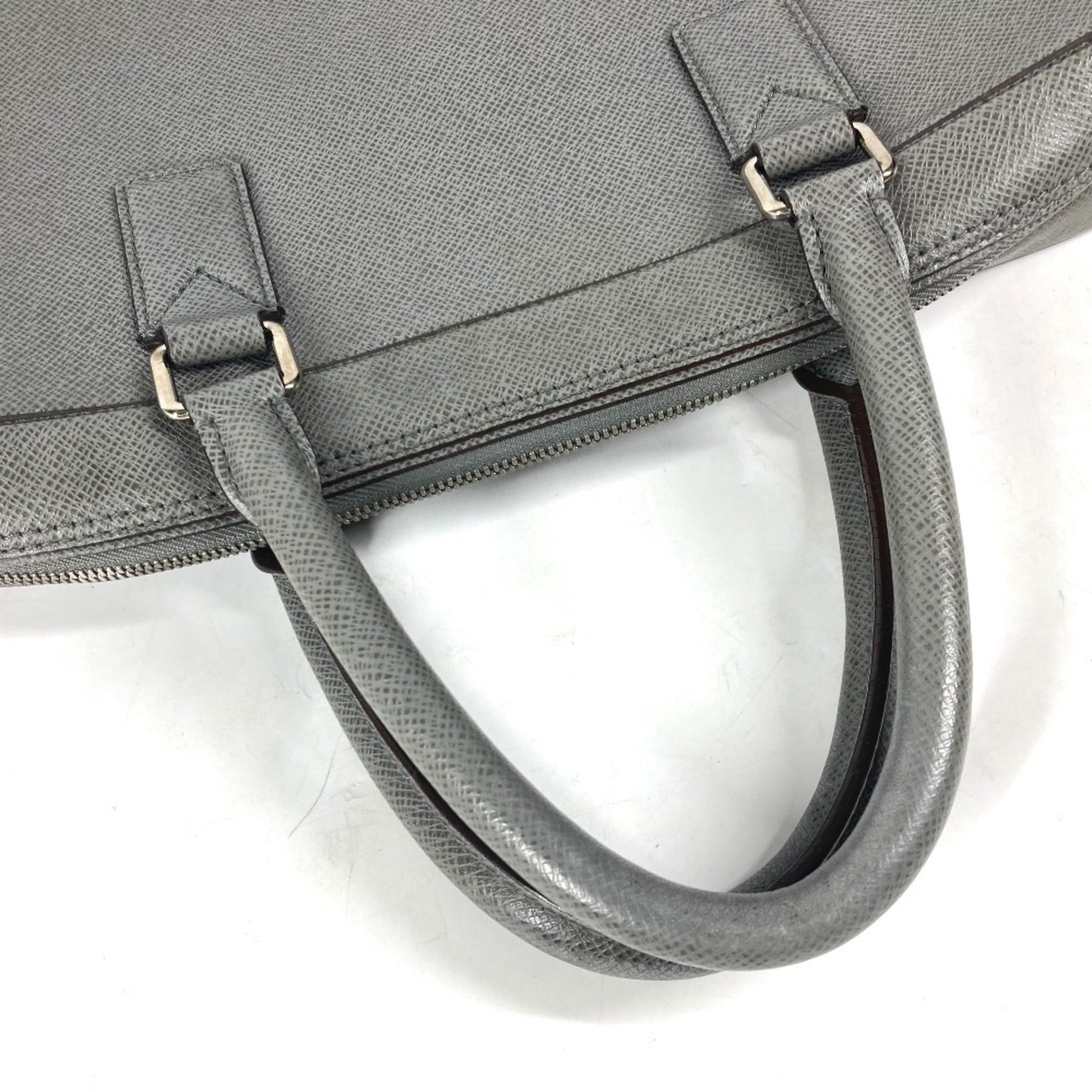 Louis Vuitton Glacier Gray Taiga Leather Handbag Tote Bag (Pre-Owned)