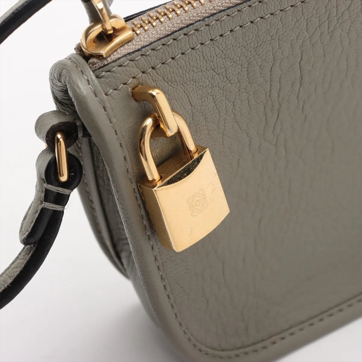 Loewe Gray Leather Handbag (Pre-Owned)