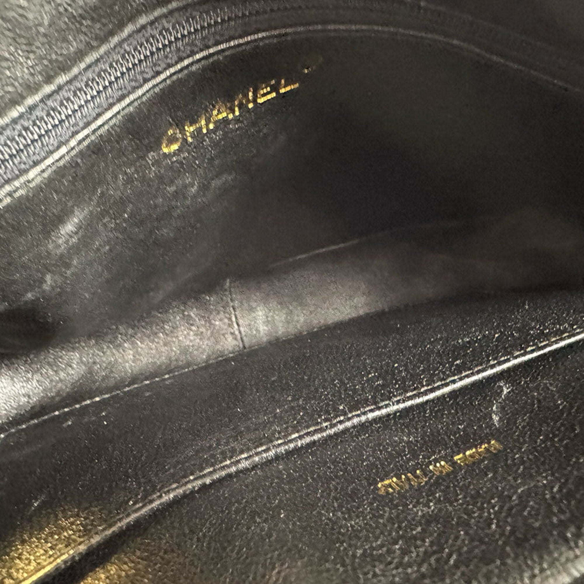 Chanel Black Leather Shoulder Bag (Pre-Owned)