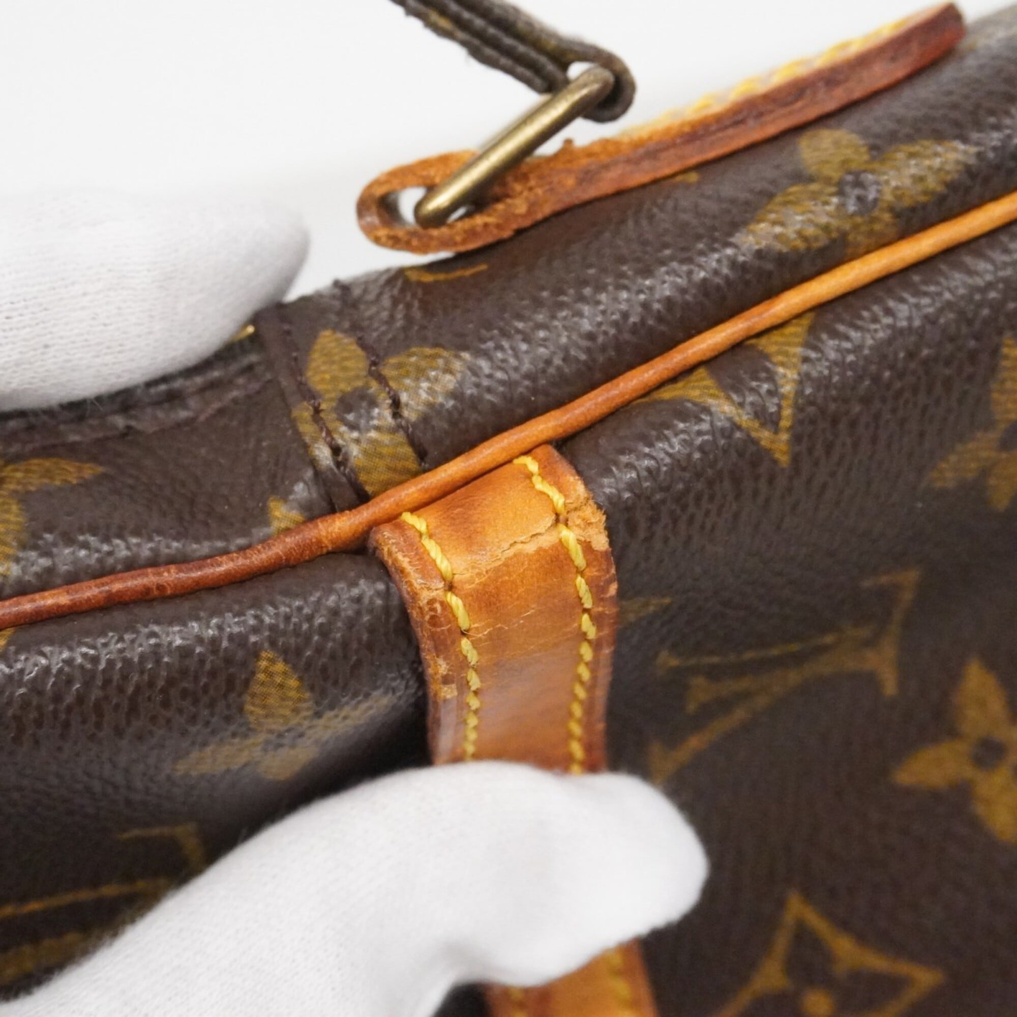 Louis Vuitton Brown Shoulder Bag (Pre-Owned)