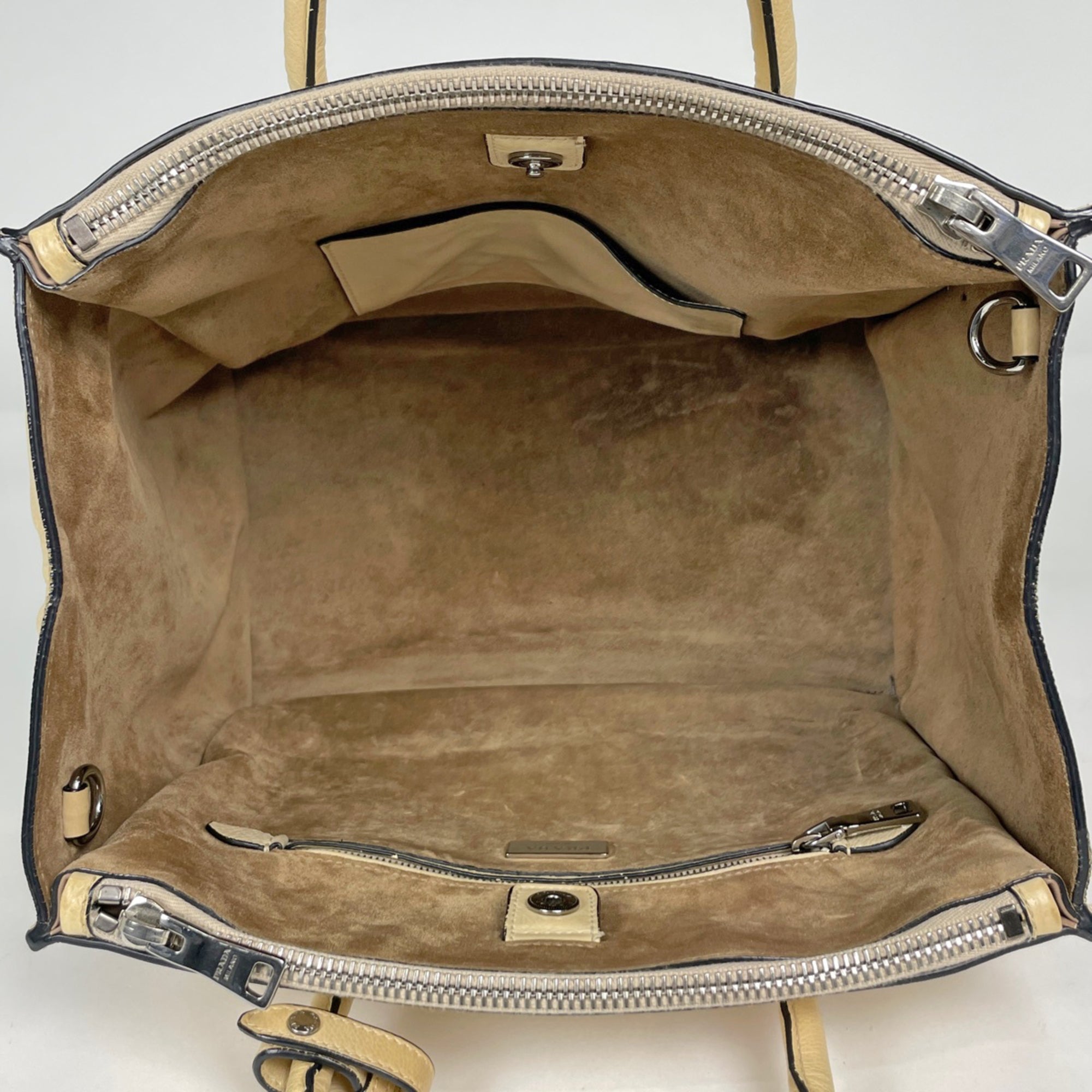 Prada Beige Leather Handbag (Pre-Owned)