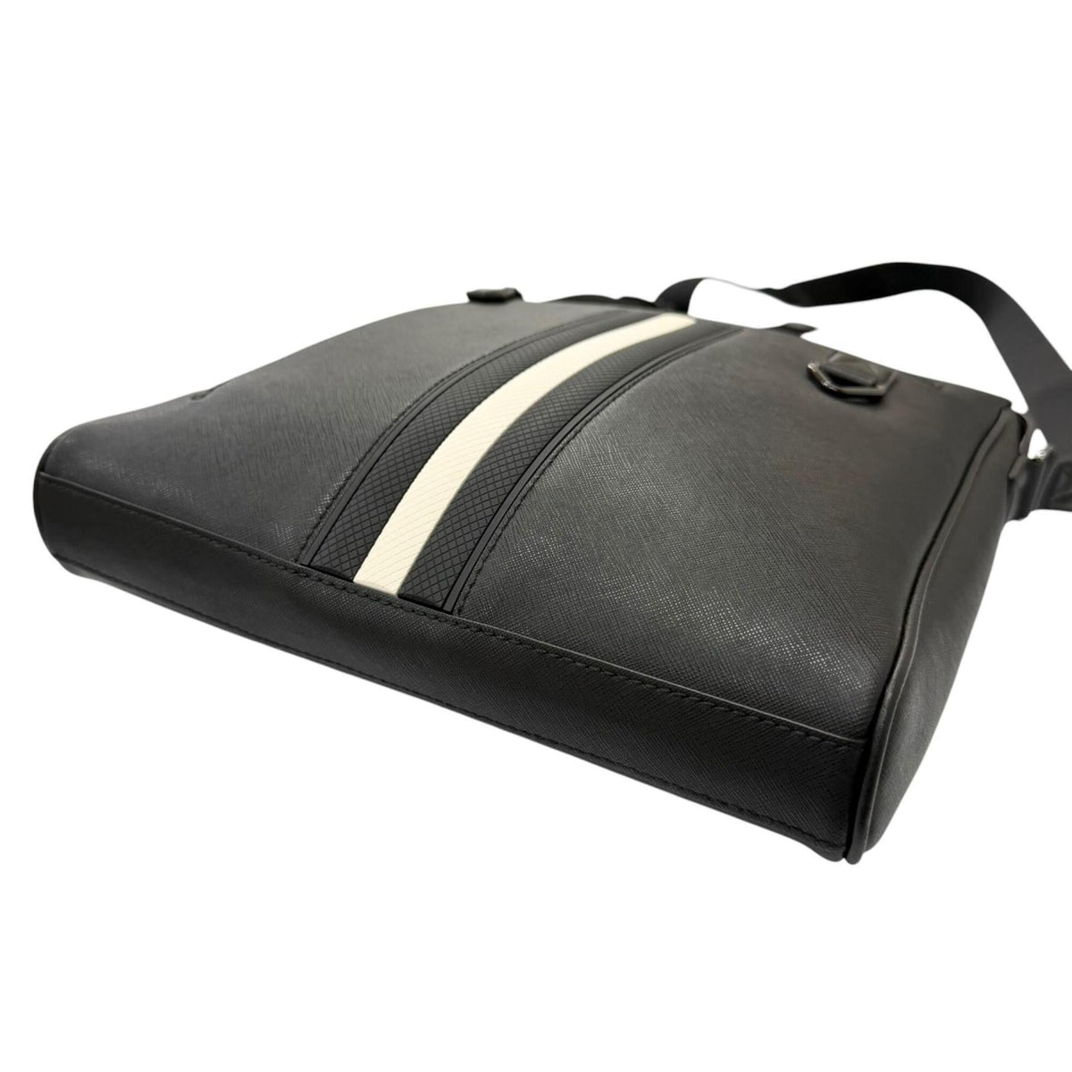 Bally Black Leather Crossbody Bag Shoulder Bag (Pre-Owned)
