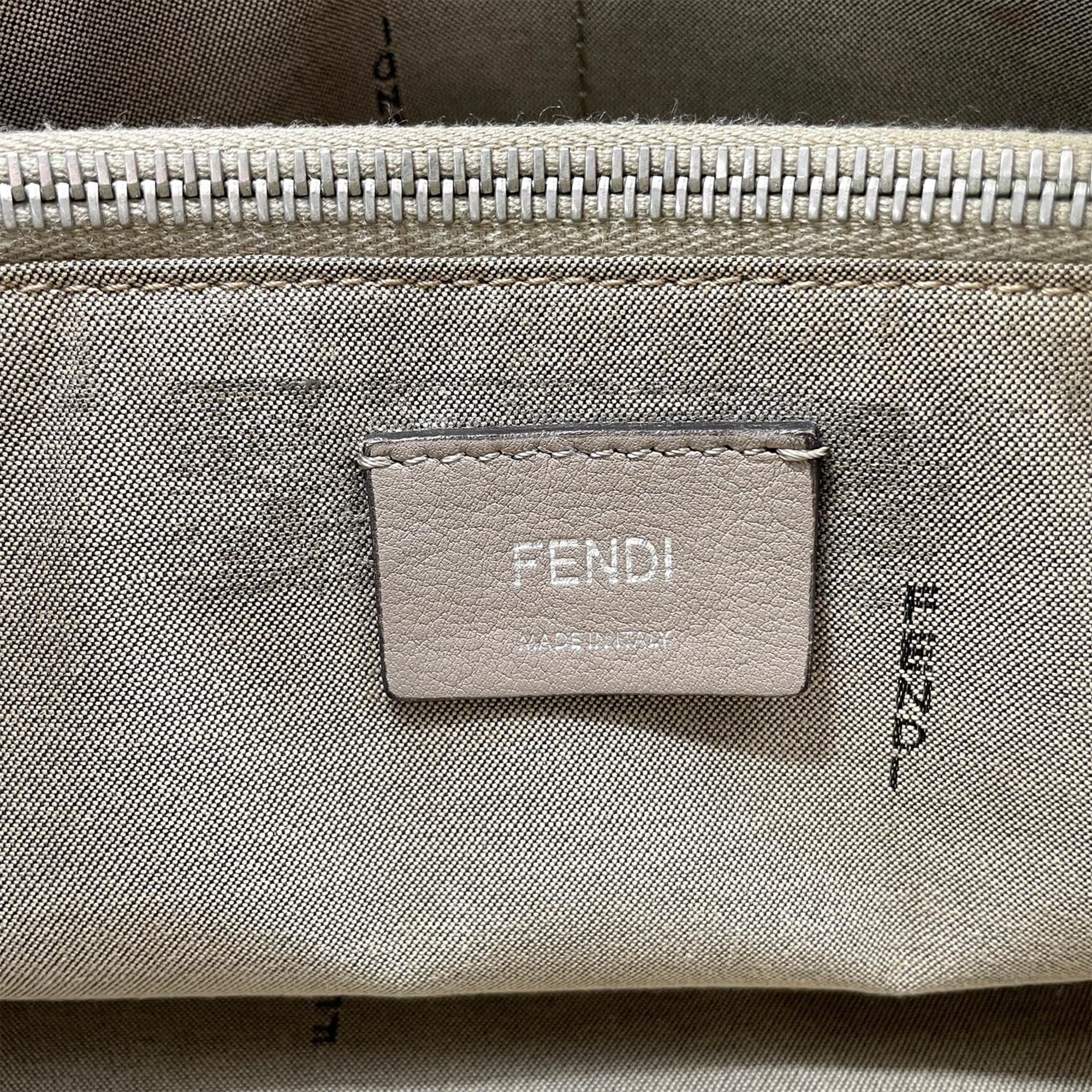 Fendi White Leather Handbag (Pre-Owned)