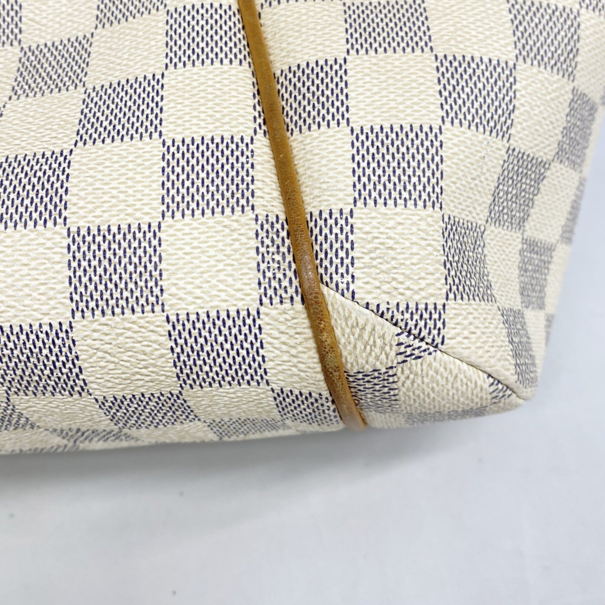 Louis Vuitton White Tote Bag (Pre-Owned)