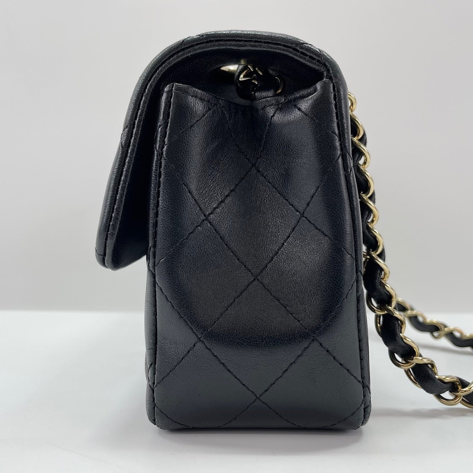 Chanel Black Shoulder Bag (Pre-Owned)