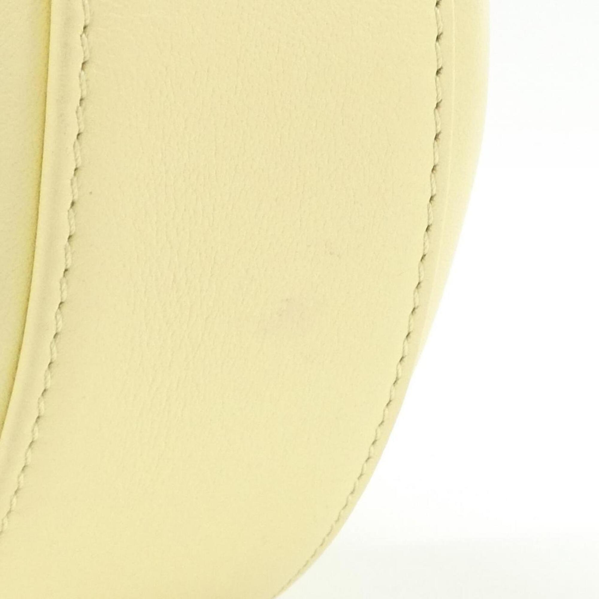 Louis Vuitton Gold Leather Shoulder Bag (Pre-Owned)