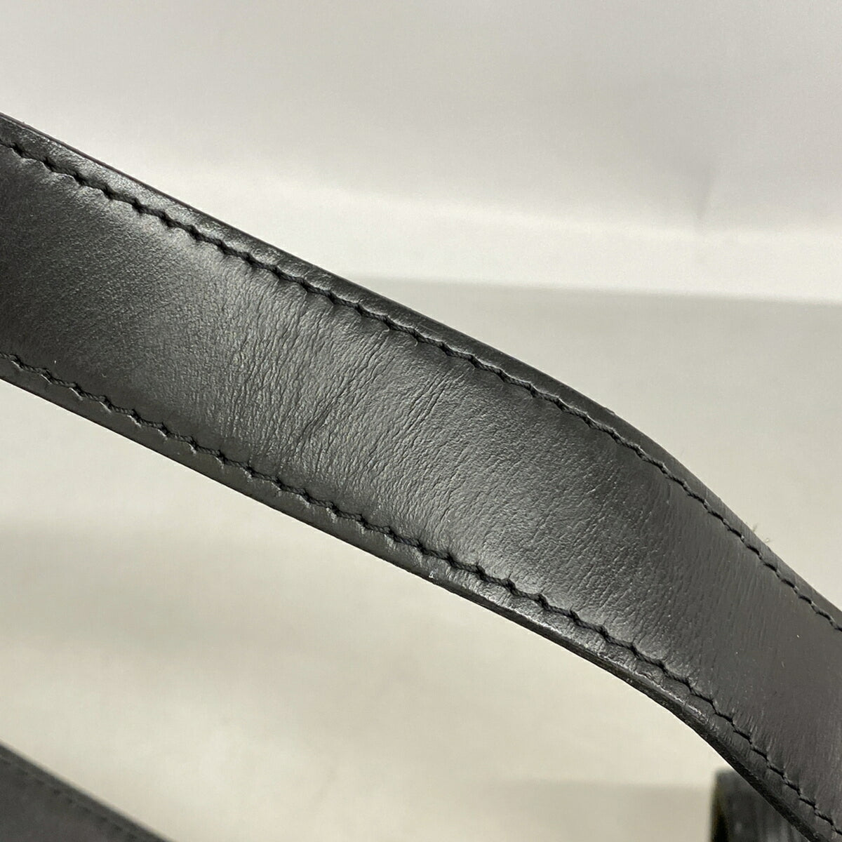 Louis Vuitton Noir Shoulder Bag (Pre-Owned)