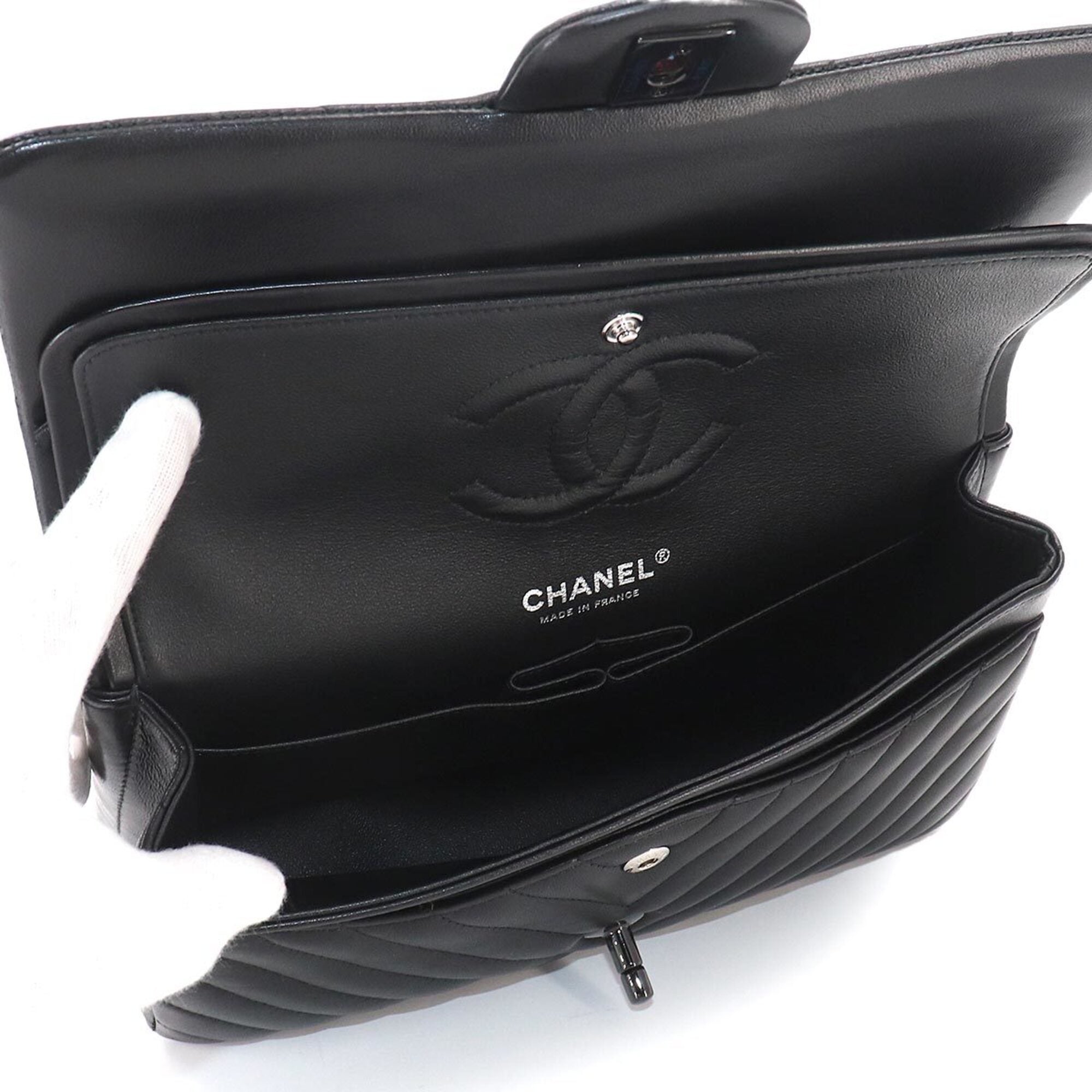 Chanel Chevron (V Stitch) Black Leather Handbag Shoulder Bag (Pre-Owned)