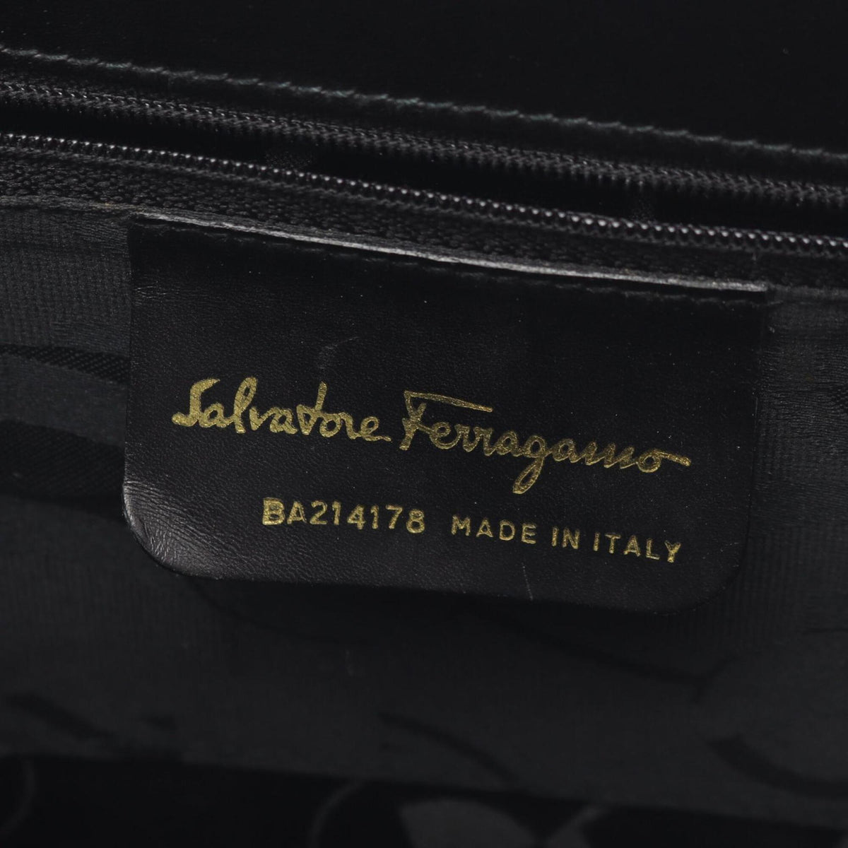 Salvatore Ferragamo Black Leather Handbag (Pre-Owned)