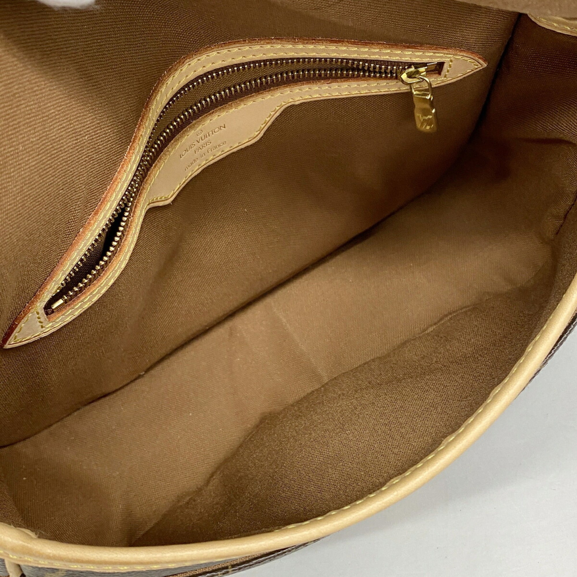 Louis Vuitton Brown Shoulder Bag (Pre-Owned)