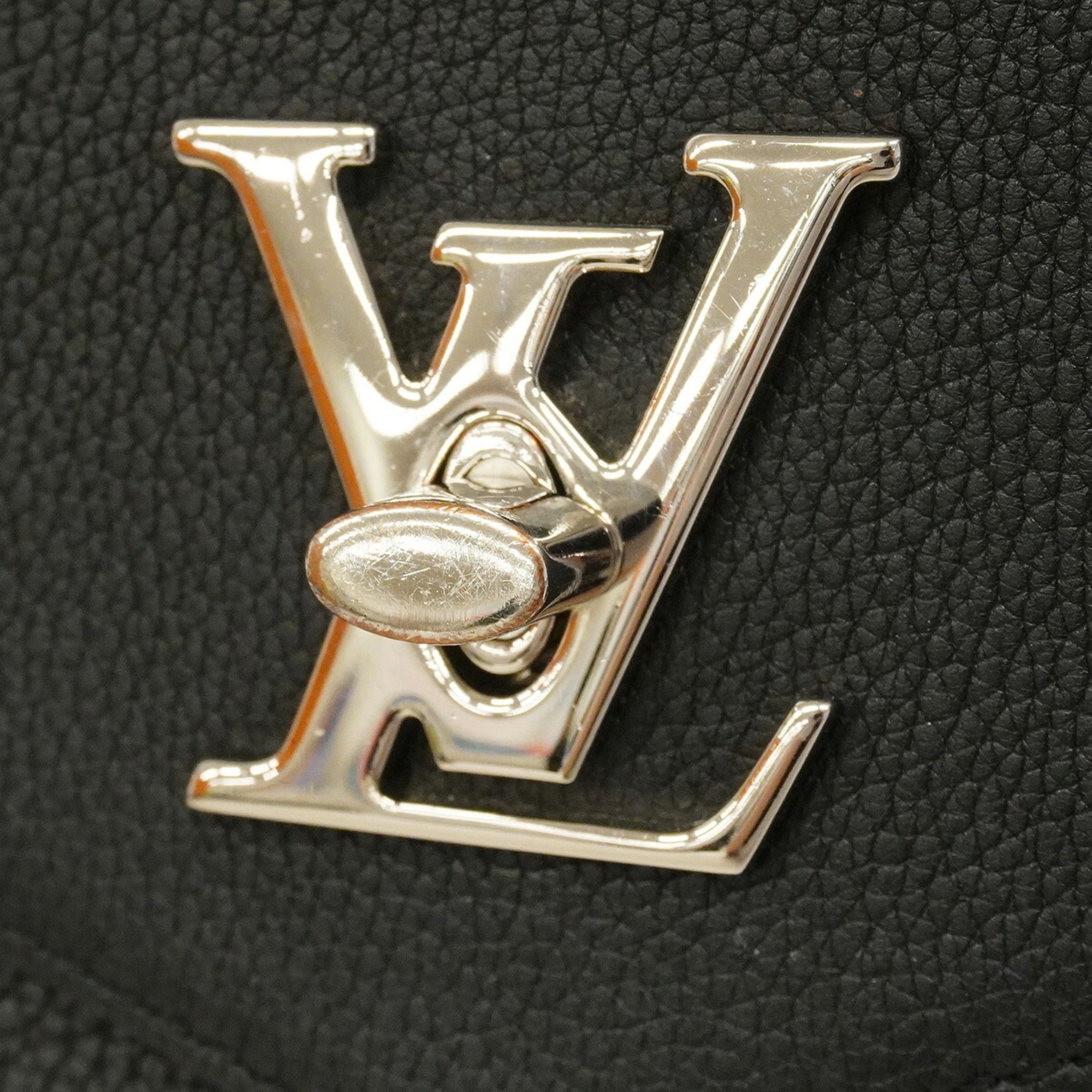 Louis Vuitton Noir Handbag (Pre-Owned)