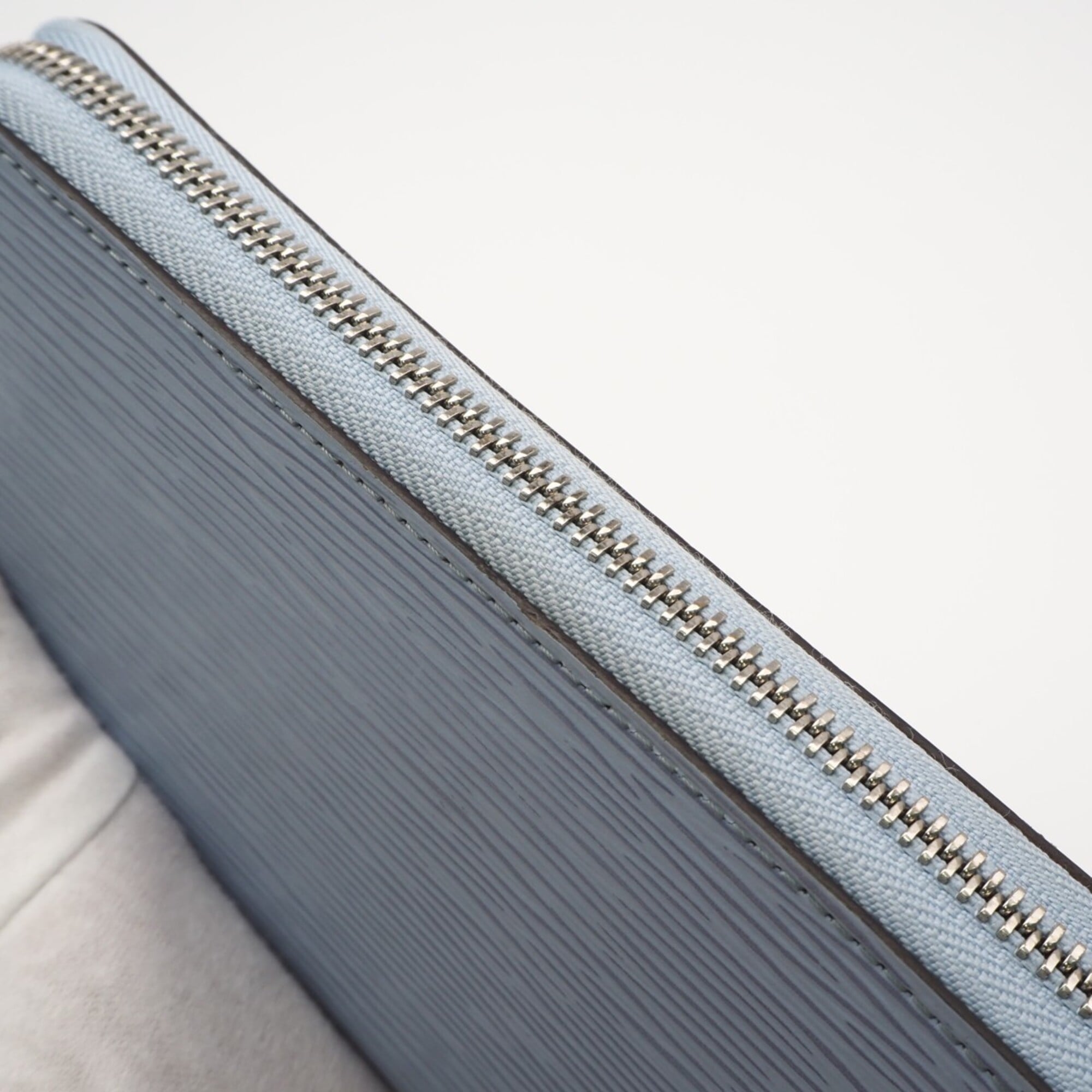 Louis Vuitton Epi Blue Long Wallet (Bi-Fold) (Pre-Owned)