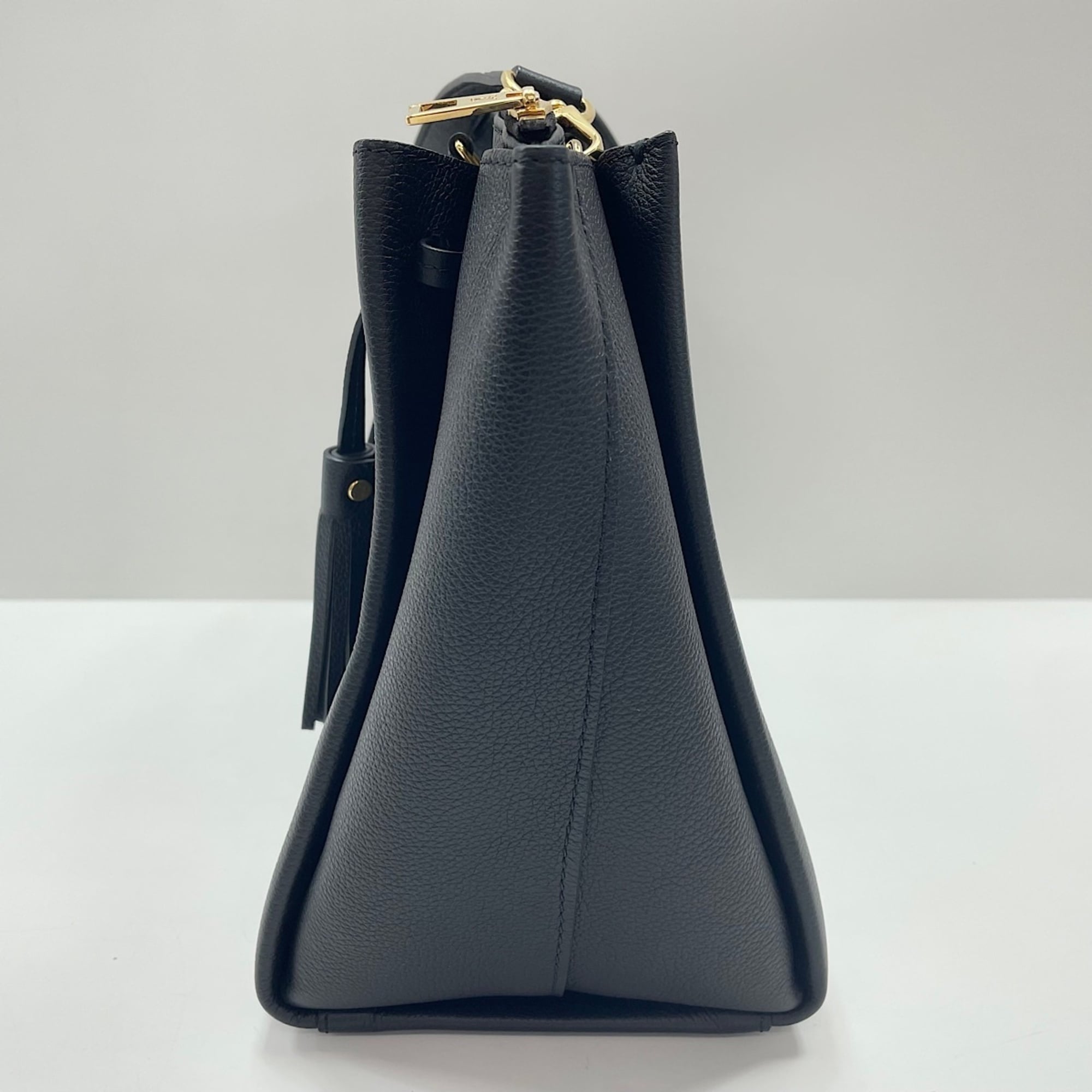 Louis Vuitton Black Handbag (Pre-Owned)