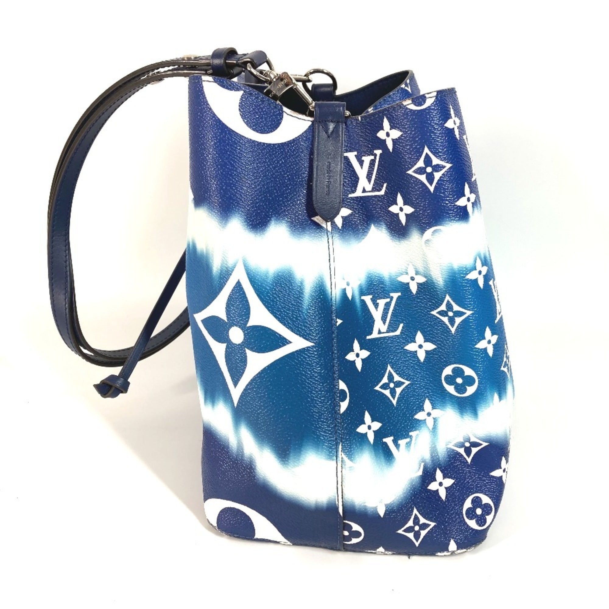 Louis Vuitton Blue White Leather Shoulder Bag (Pre-Owned)