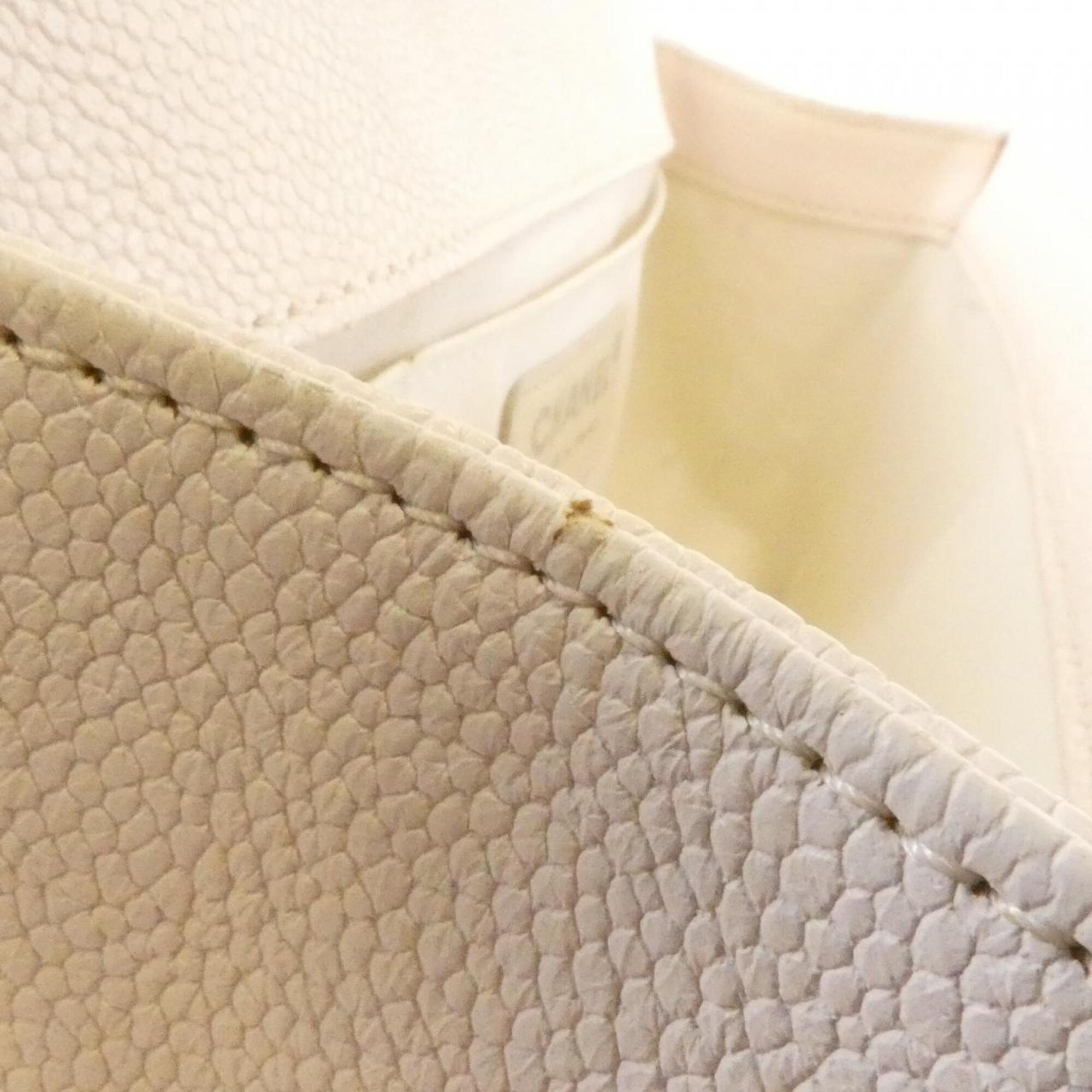 Chanel Boy Chanel White Grained Calfskin Shoulder Bag (Pre-Owned)