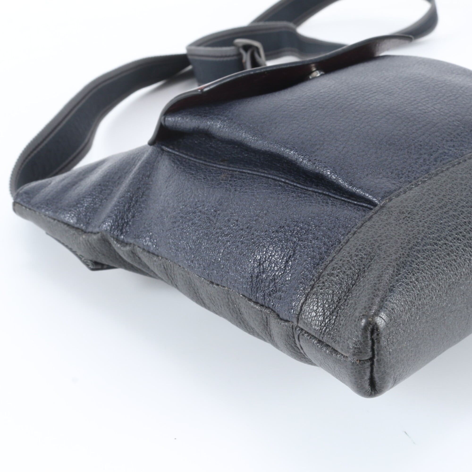 Salvatore Ferragamo Navy Wine Leather Shoulder Bag (Pre-Owned)