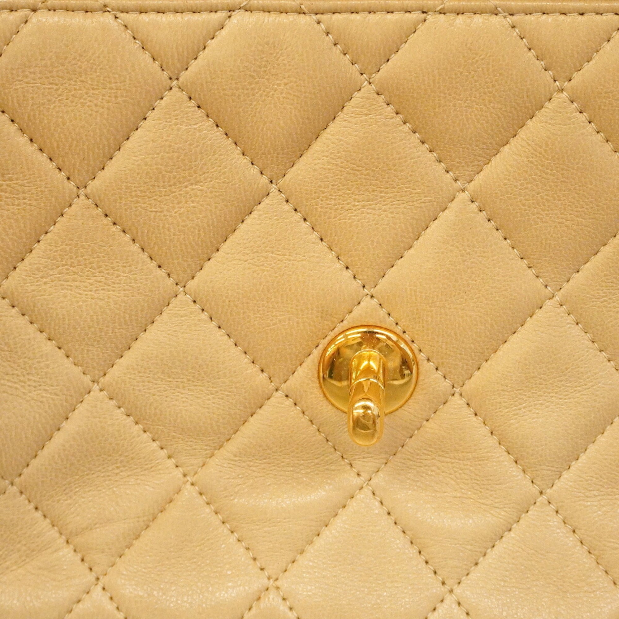 Chanel Beige Leather Shoulder Bag (Pre-Owned)