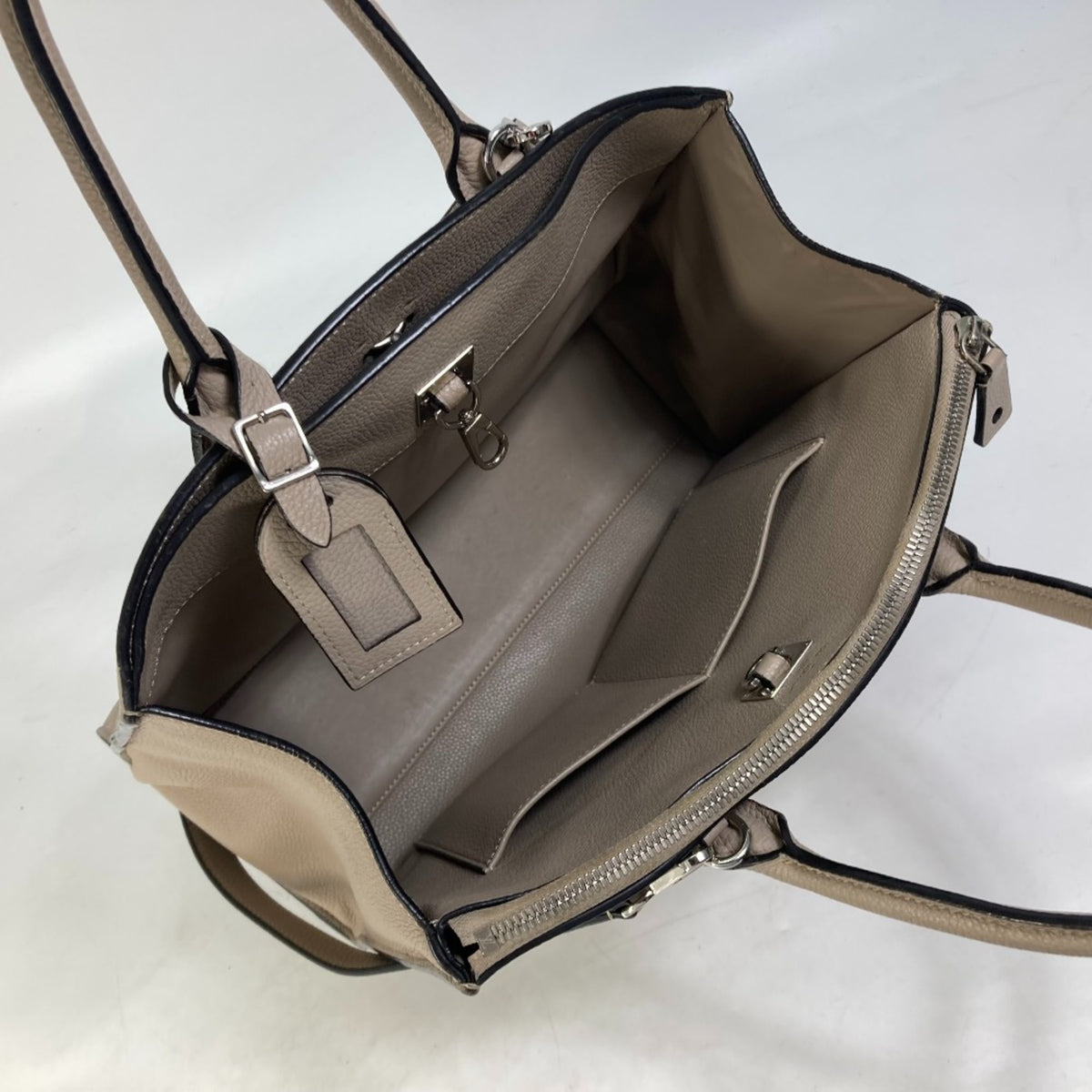 Louis Vuitton Gray Leather Handbag (Pre-Owned)