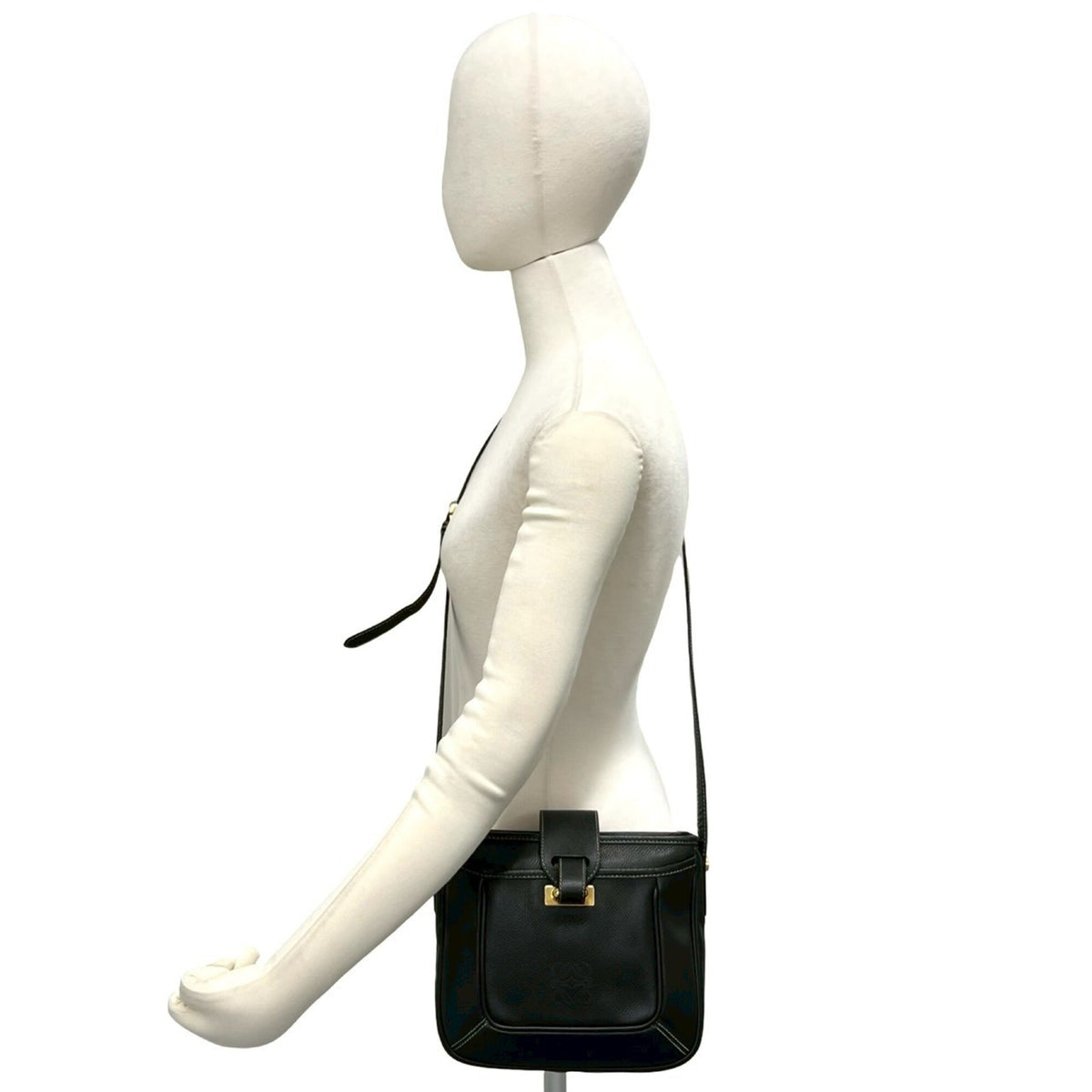 Loewe Black Leather Pochette Shoulder Bag (Pre-Owned)