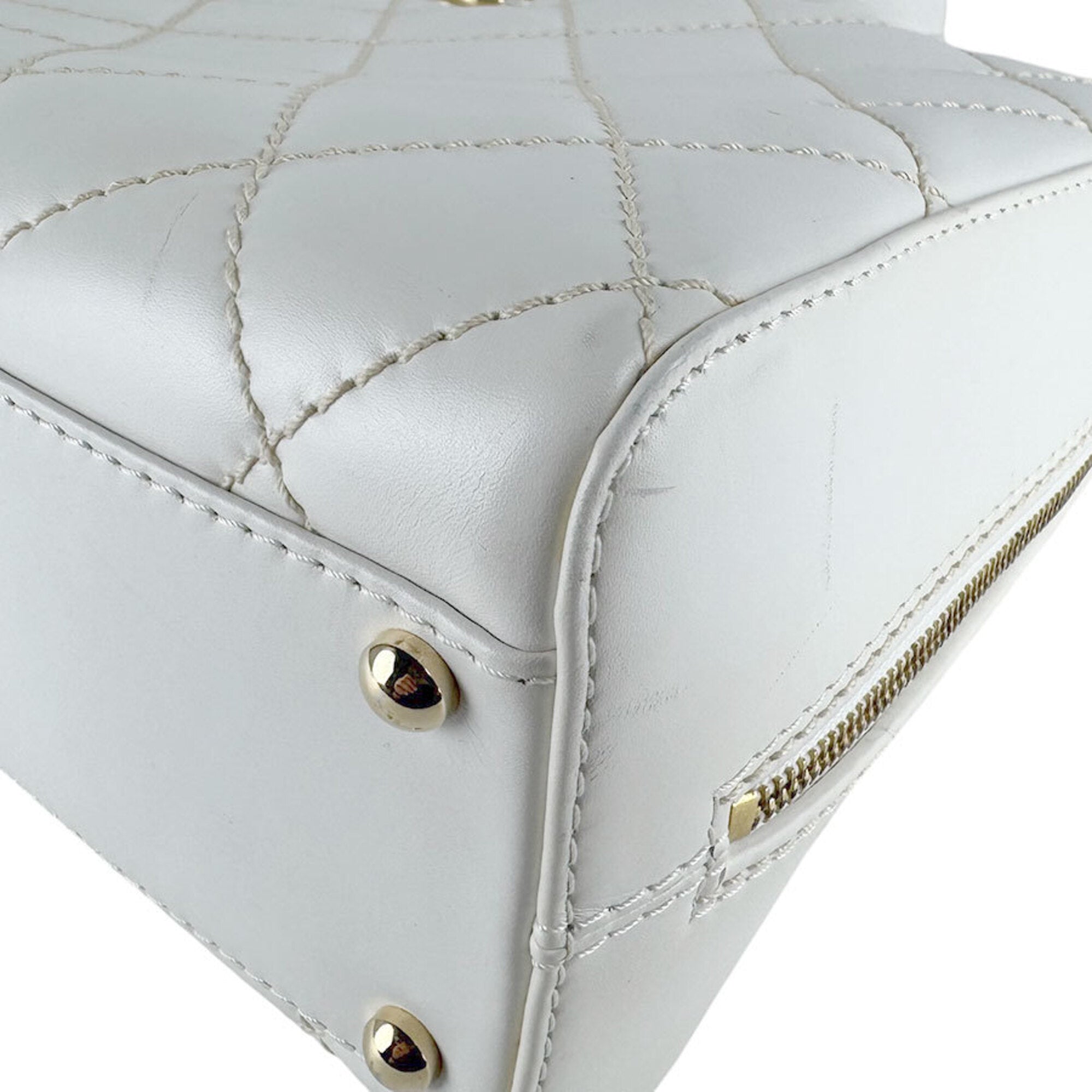 Chanel White Leather Handbag (Pre-Owned)