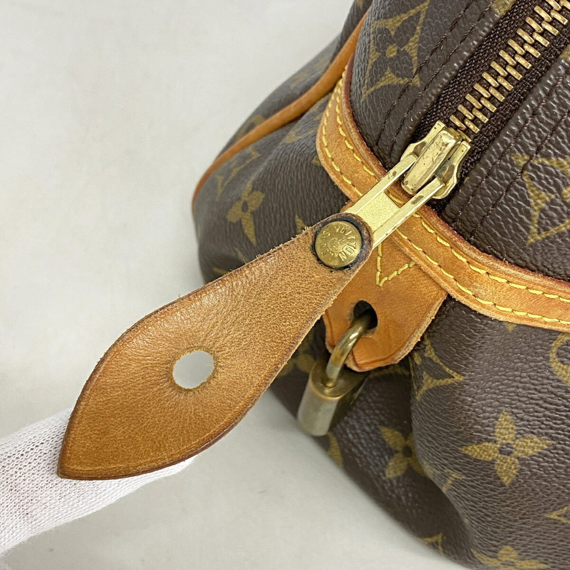 Louis Vuitton Brown Shoulder Bag (Pre-Owned)