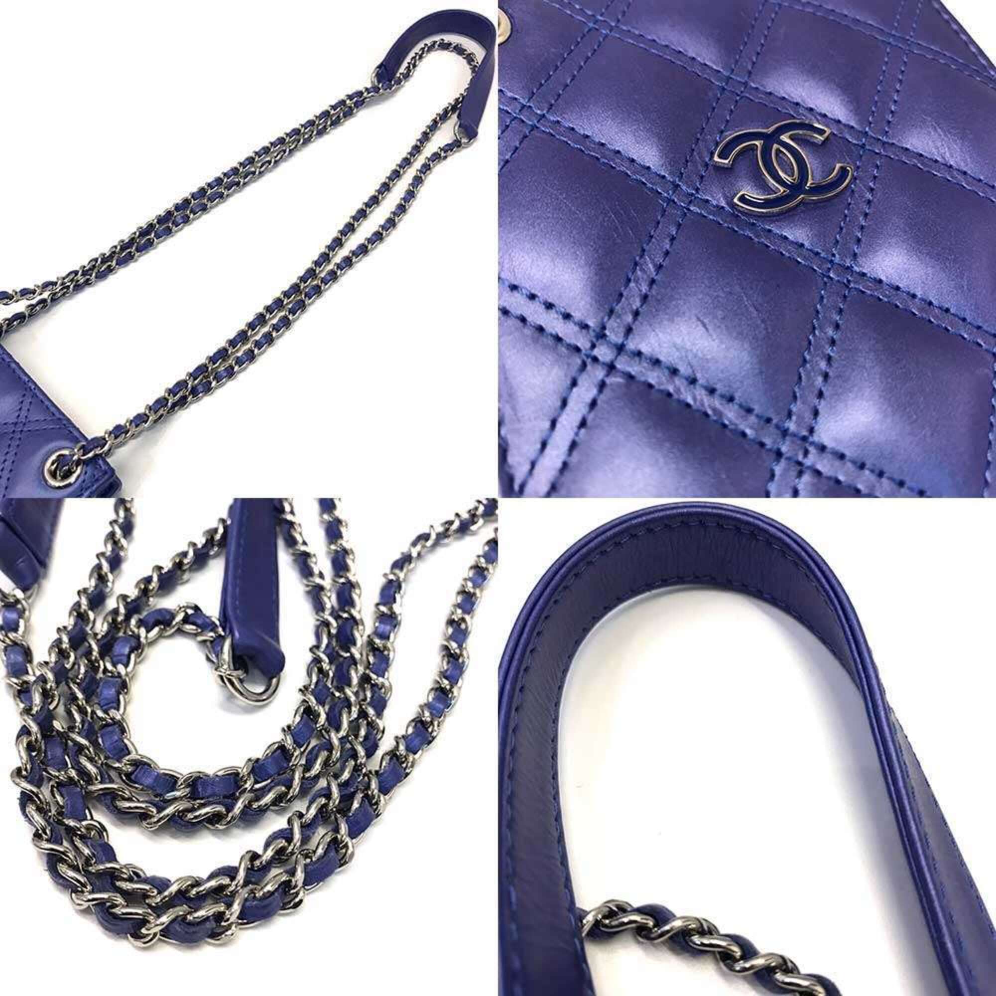 Chanel Blue Leather Shoulder Bag (Pre-Owned)