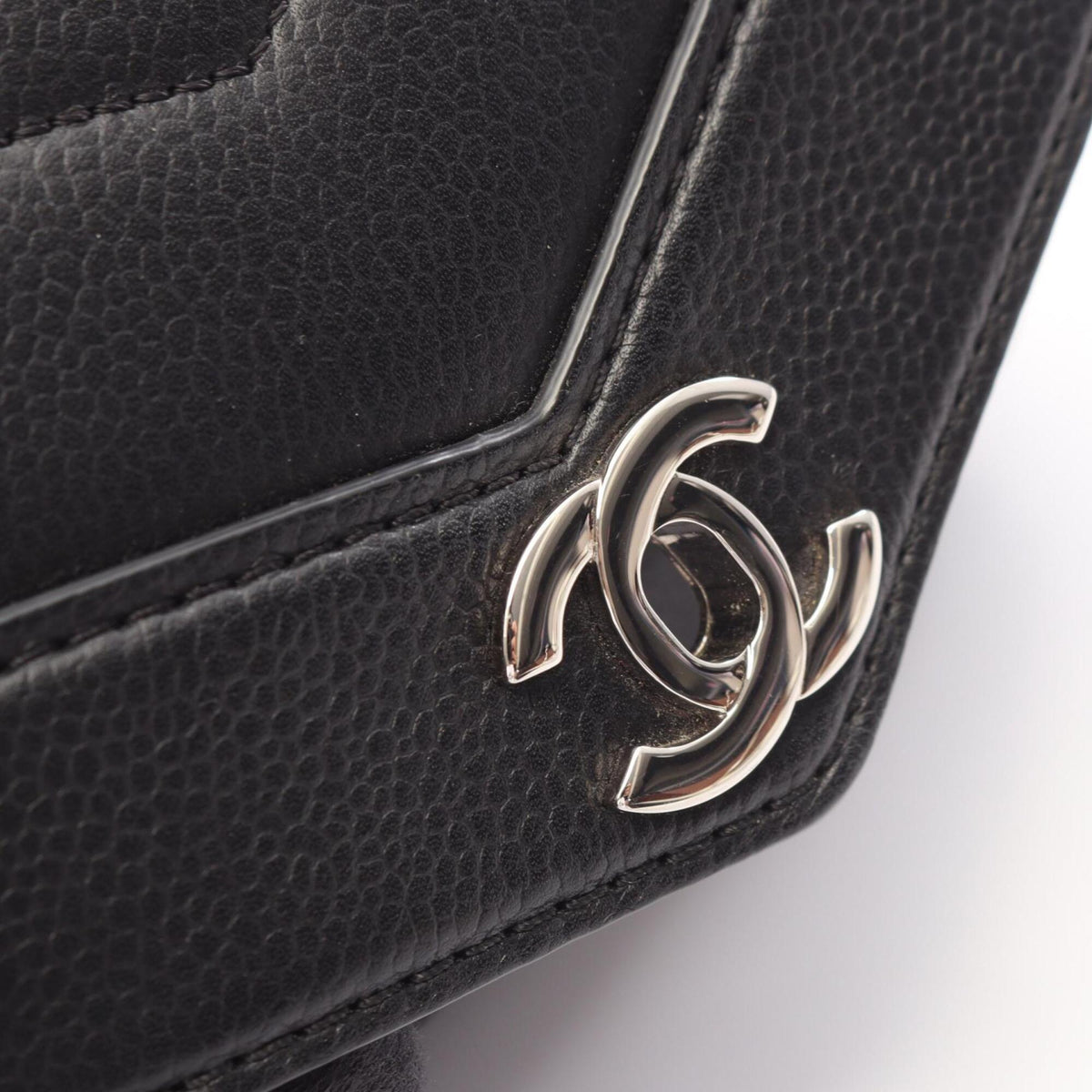 Chanel Black Grained Calfskin Handbag Shoulder Bag (Pre-Owned)